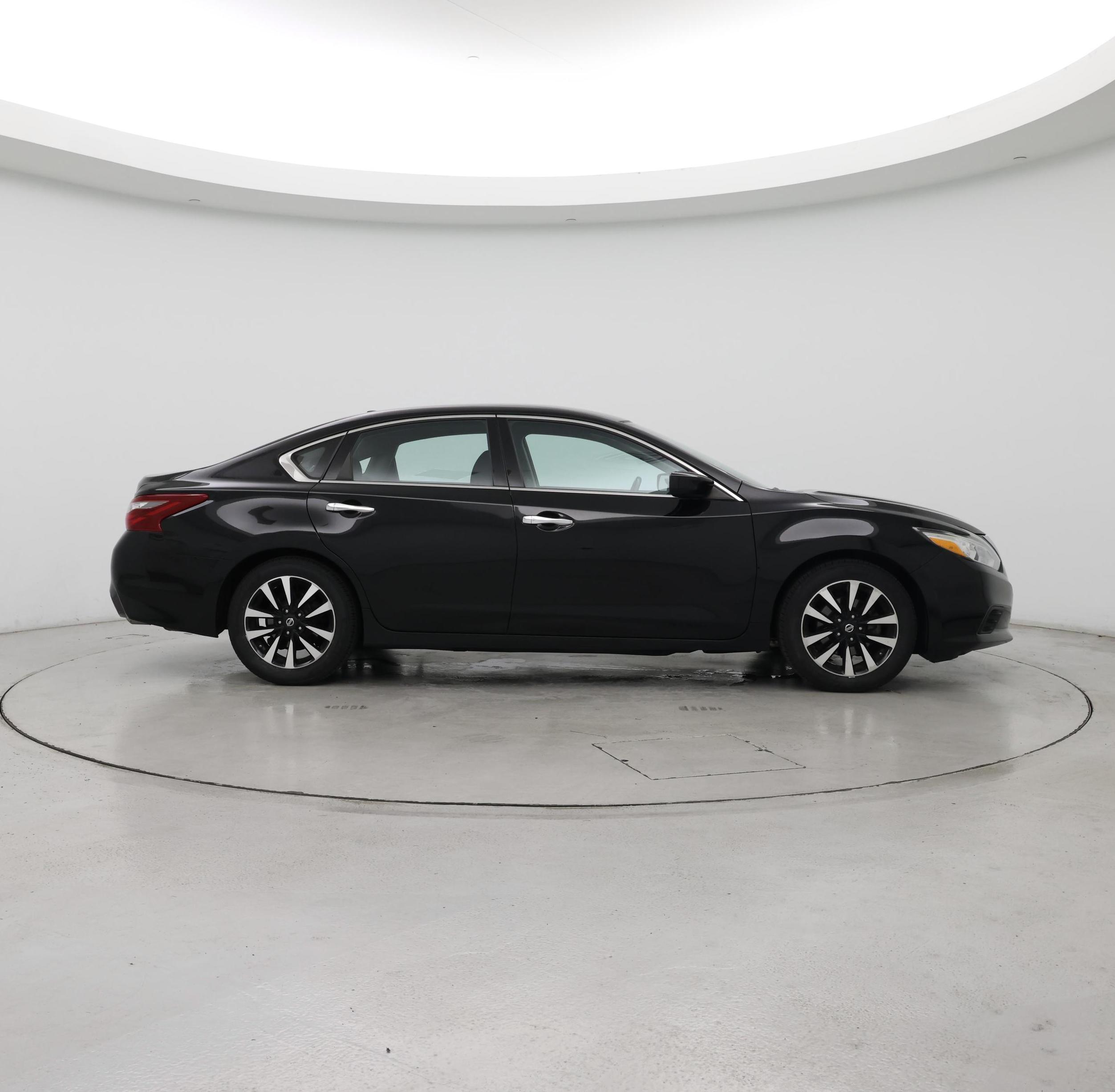 Thumbnail: 2018 Nissan Altima - 7