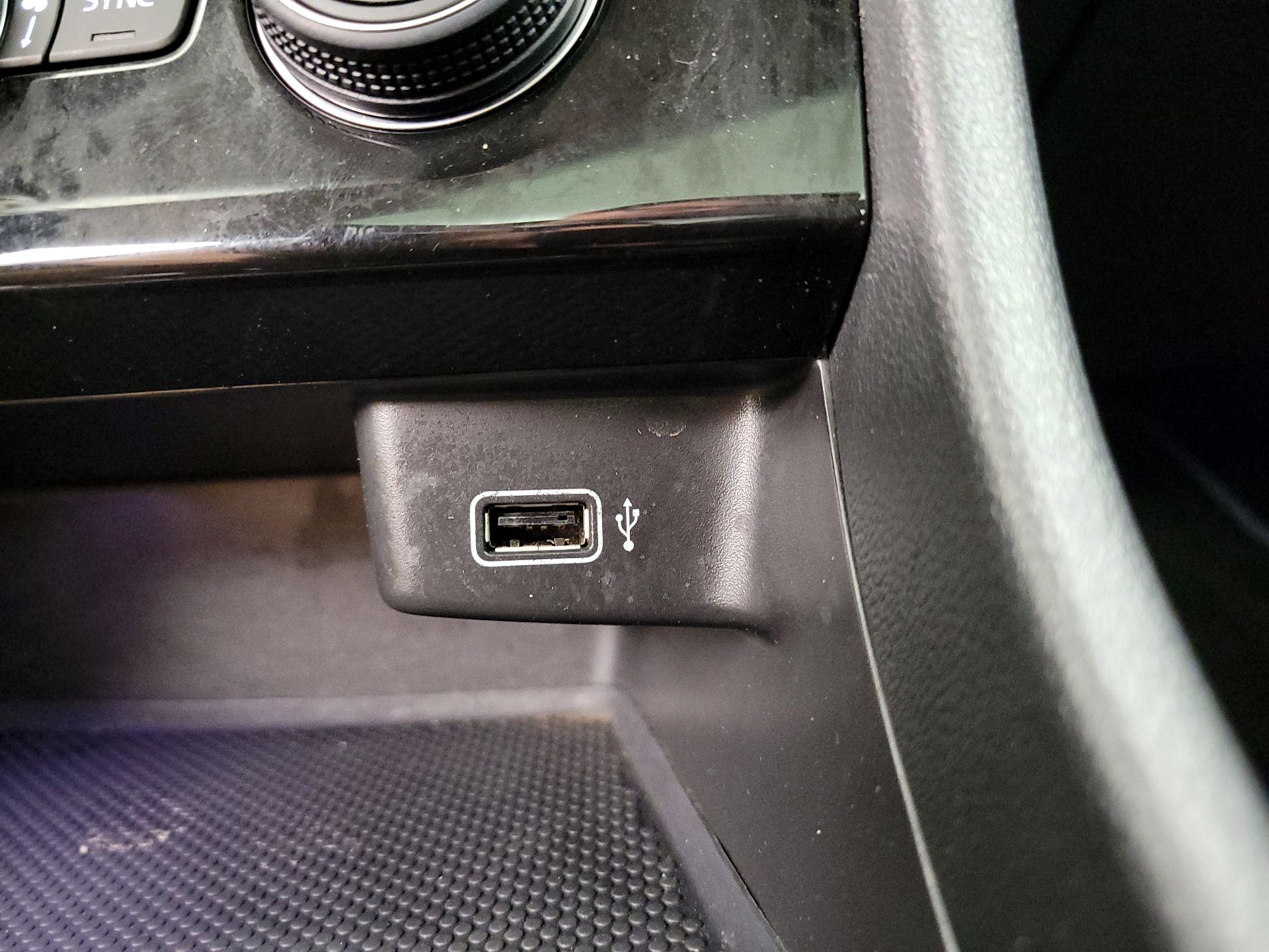 Thumbnail: 2019 Volkswagen Jetta - 18
