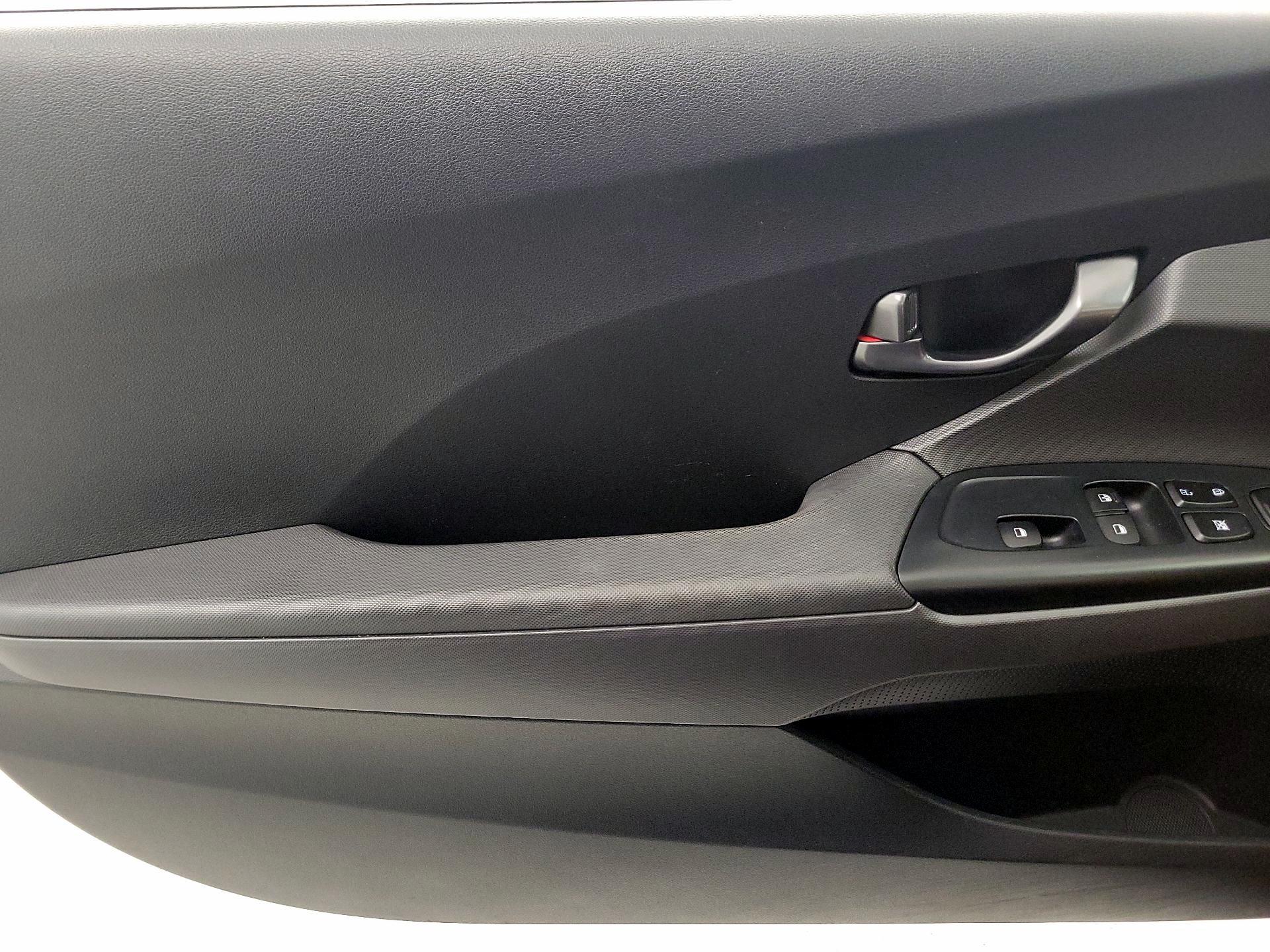Thumbnail: 2019 Hyundai Veloster - 12