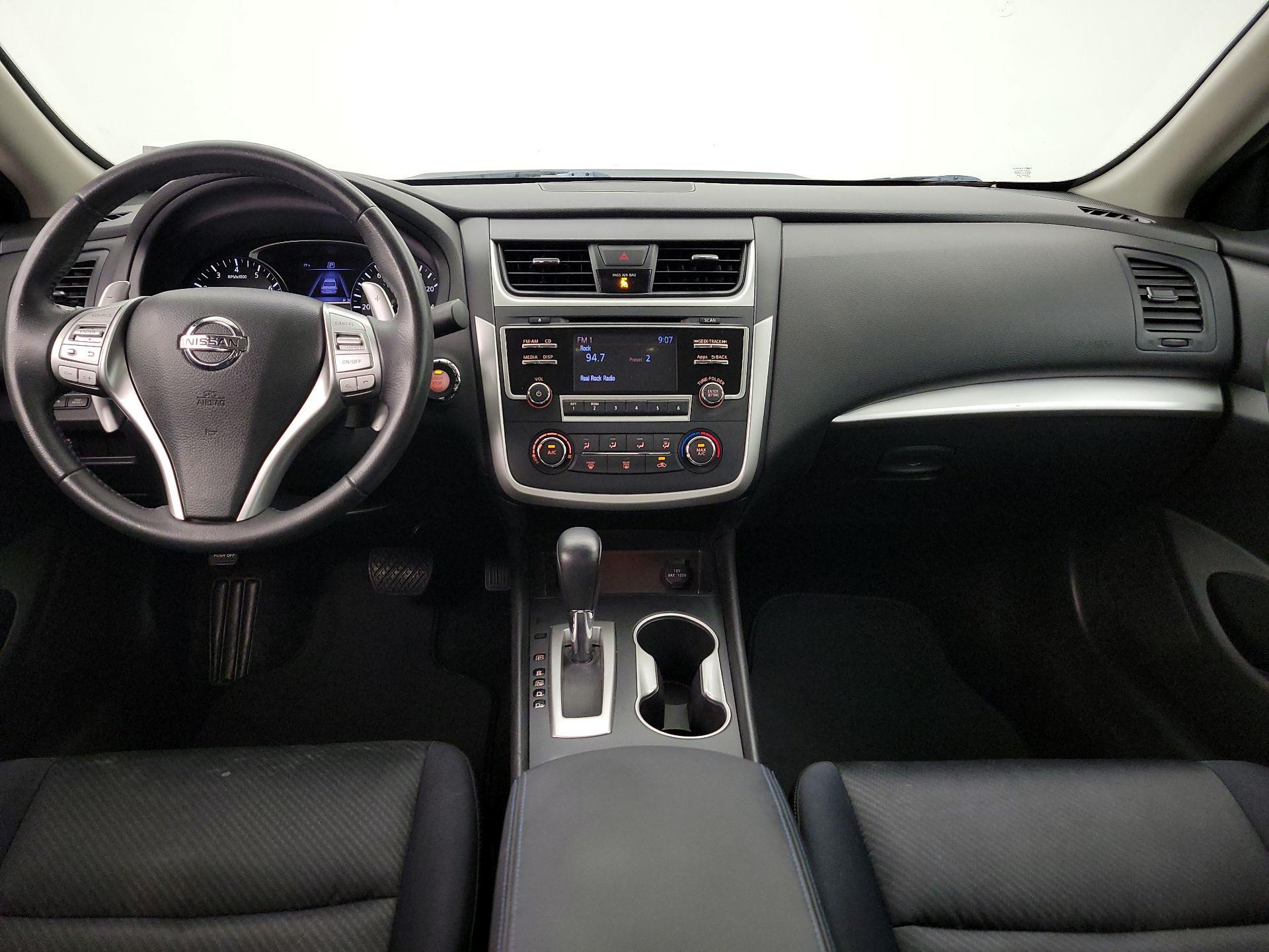 Thumbnail: 2016 Nissan Altima - 9