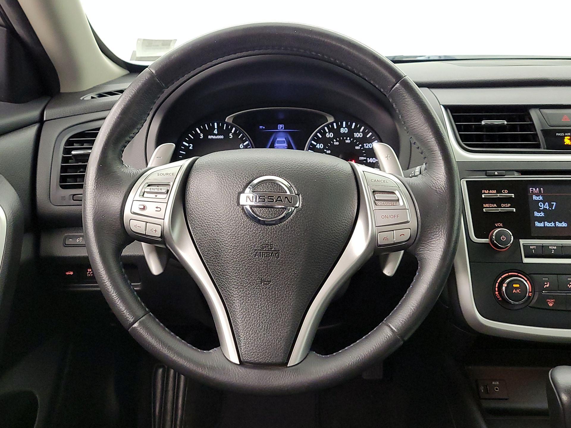 Thumbnail: 2016 Nissan Altima - 10