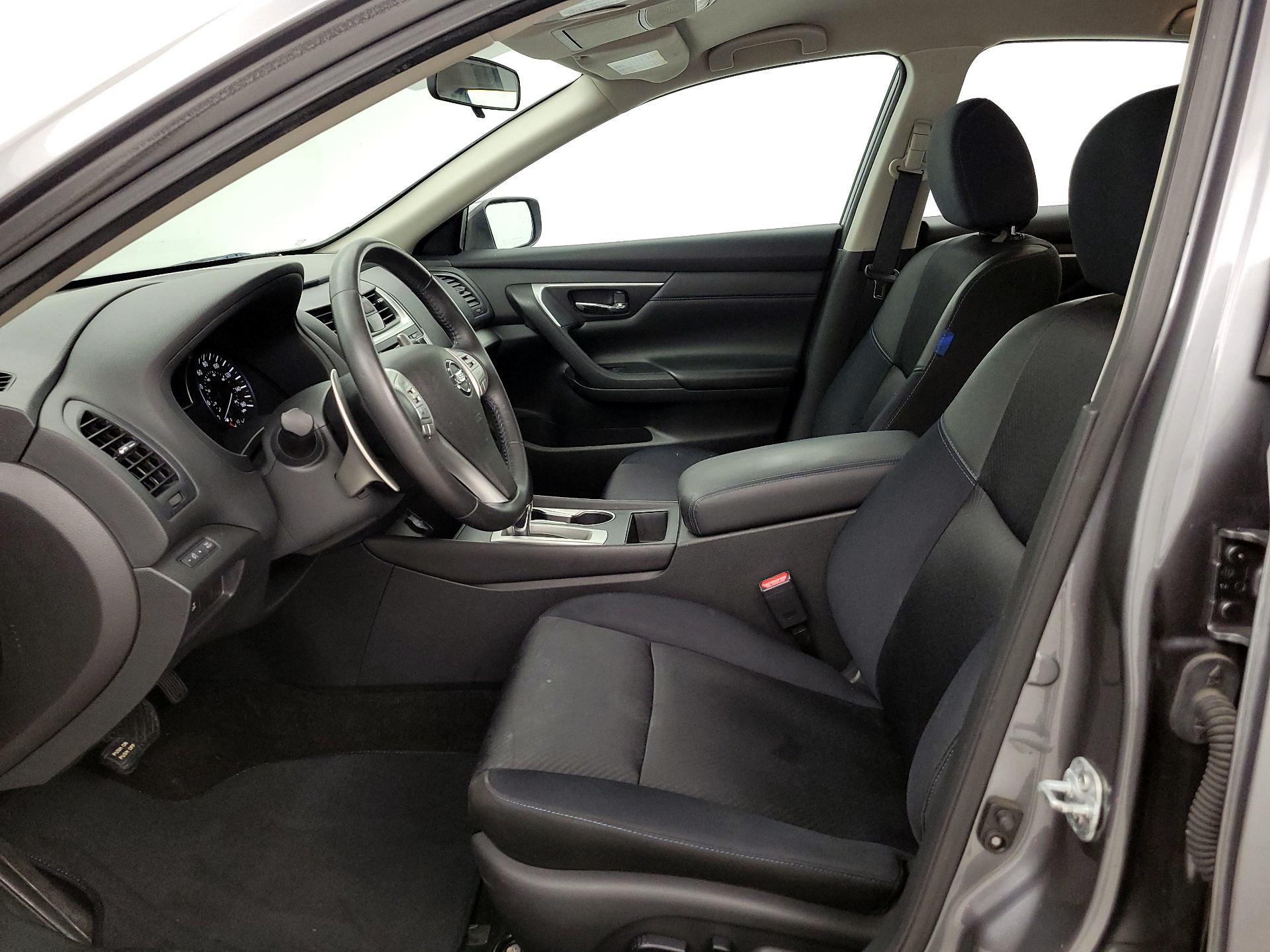 Thumbnail: 2016 Nissan Altima - 11