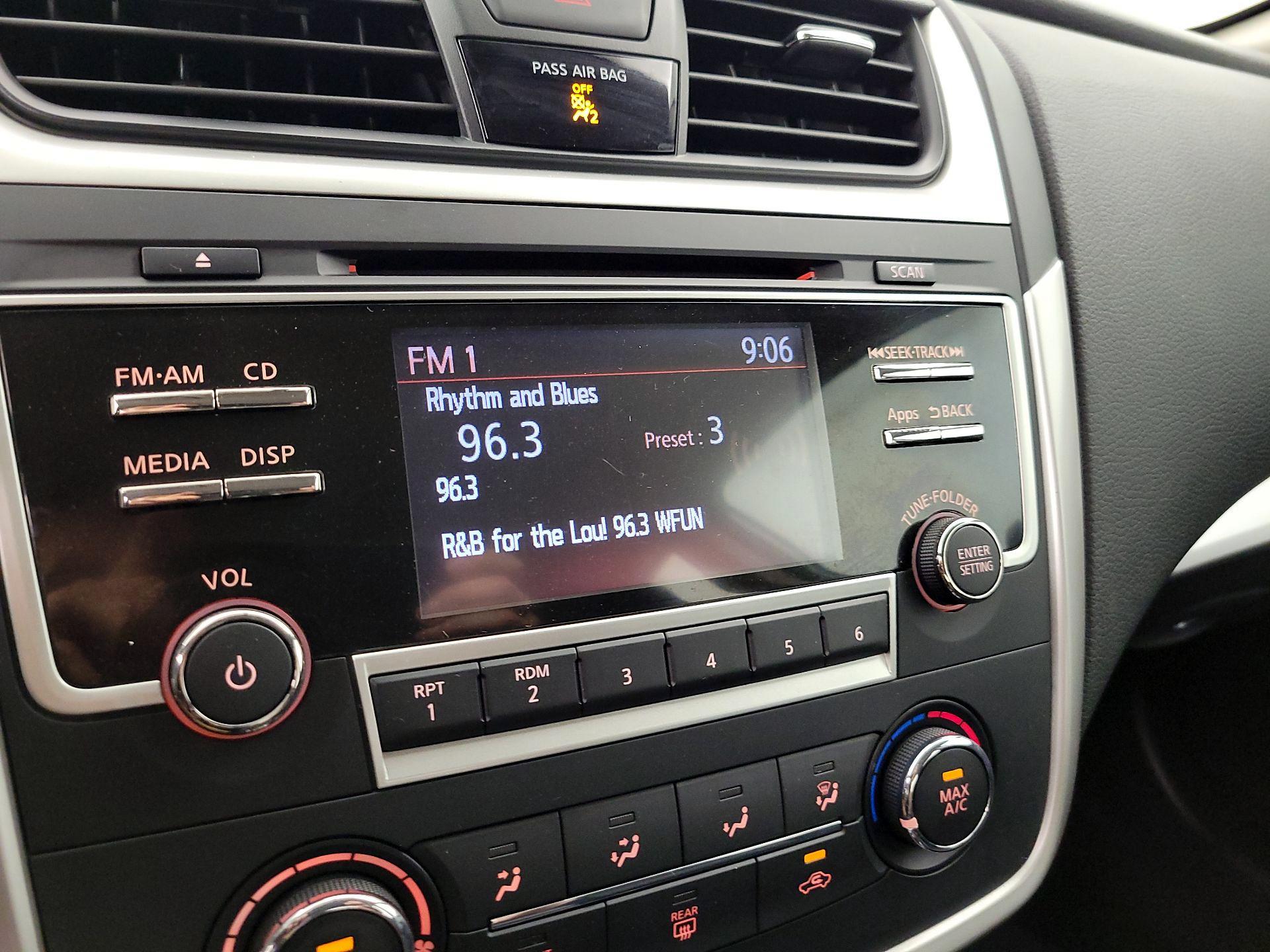 Thumbnail: 2016 Nissan Altima - 15