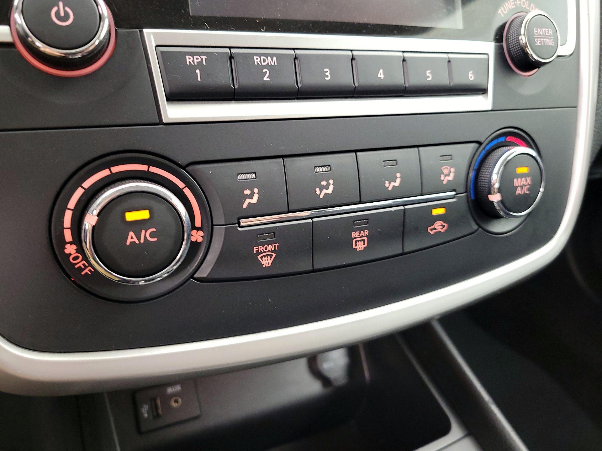 Thumbnail: 2016 Nissan Altima - 16