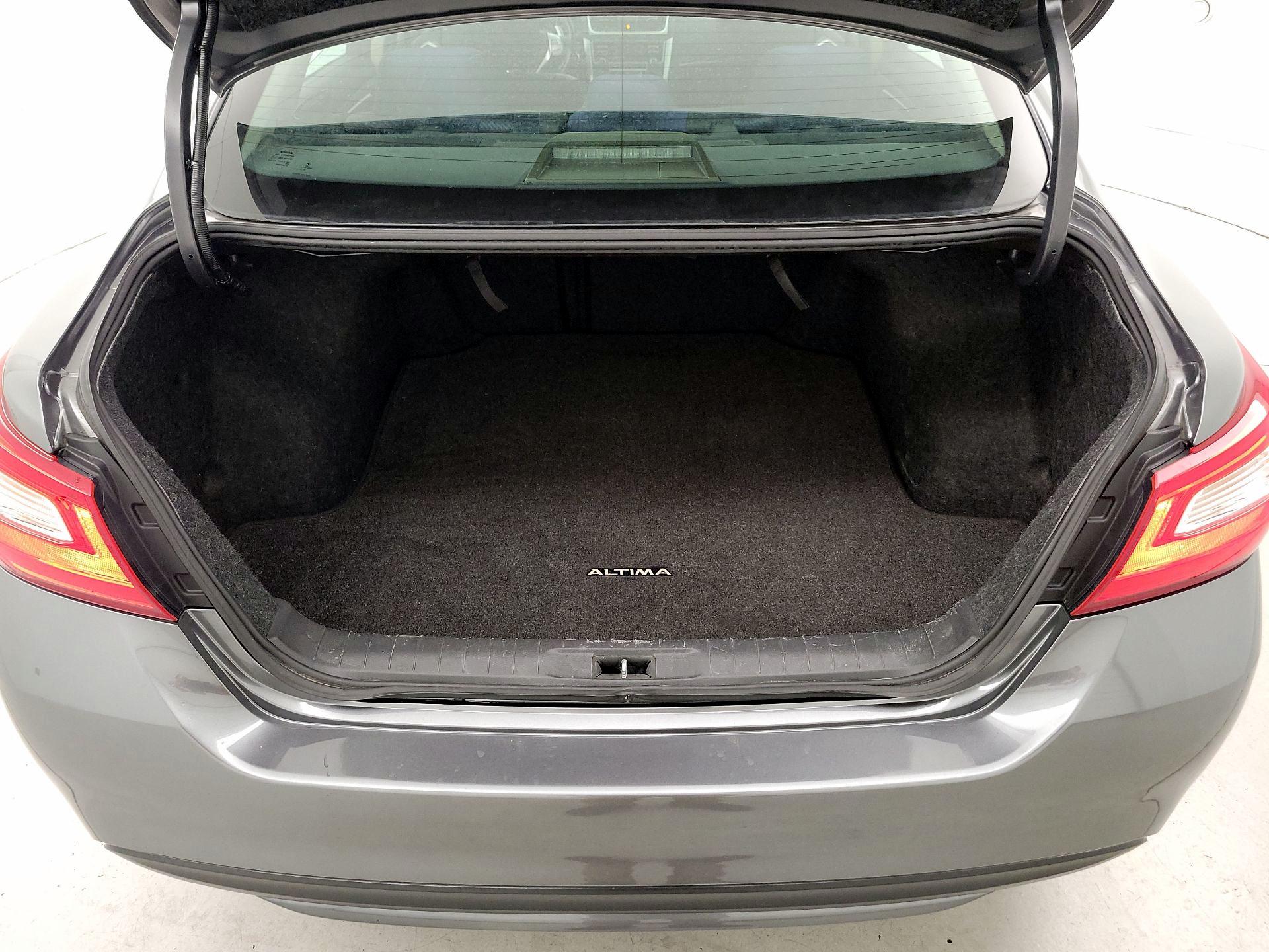 Thumbnail: 2016 Nissan Altima - 20
