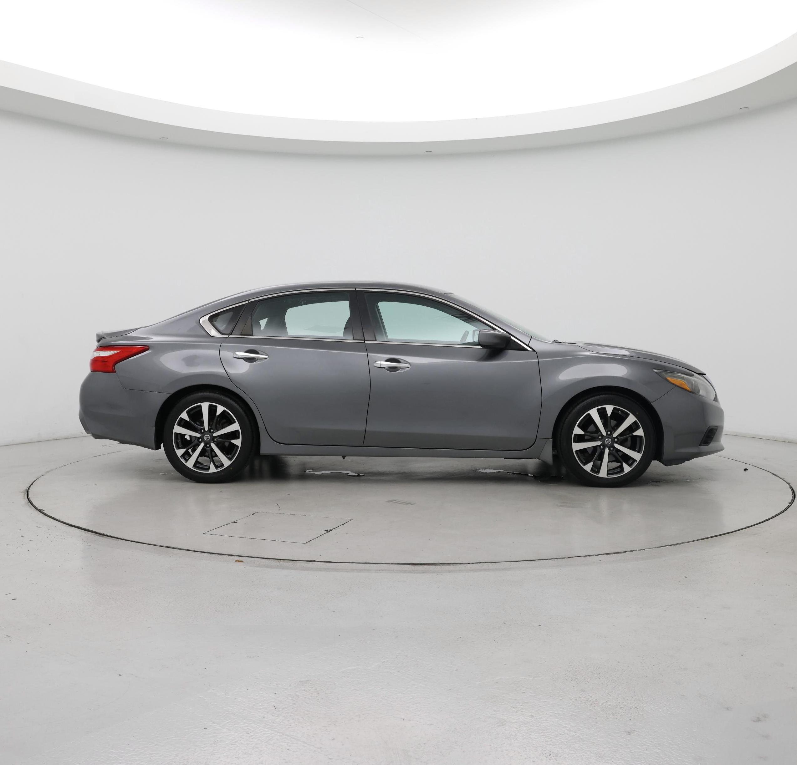 Thumbnail: 2016 Nissan Altima - 7