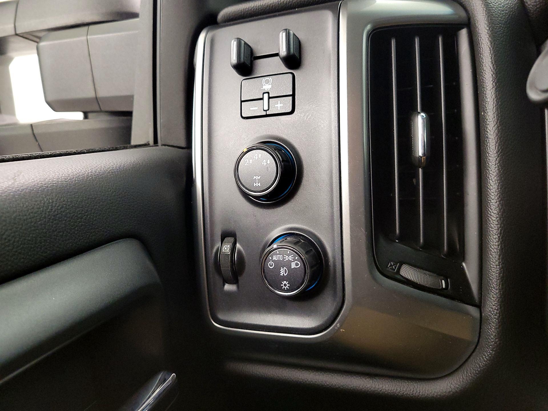 Thumbnail: 2016 Chevrolet Silverado 2500 - 13