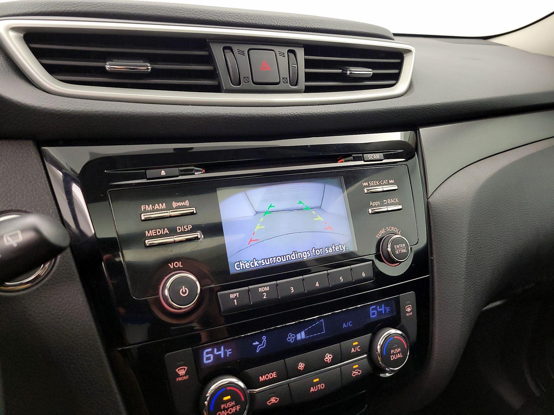 Thumbnail: 2016 Nissan Rogue - 14