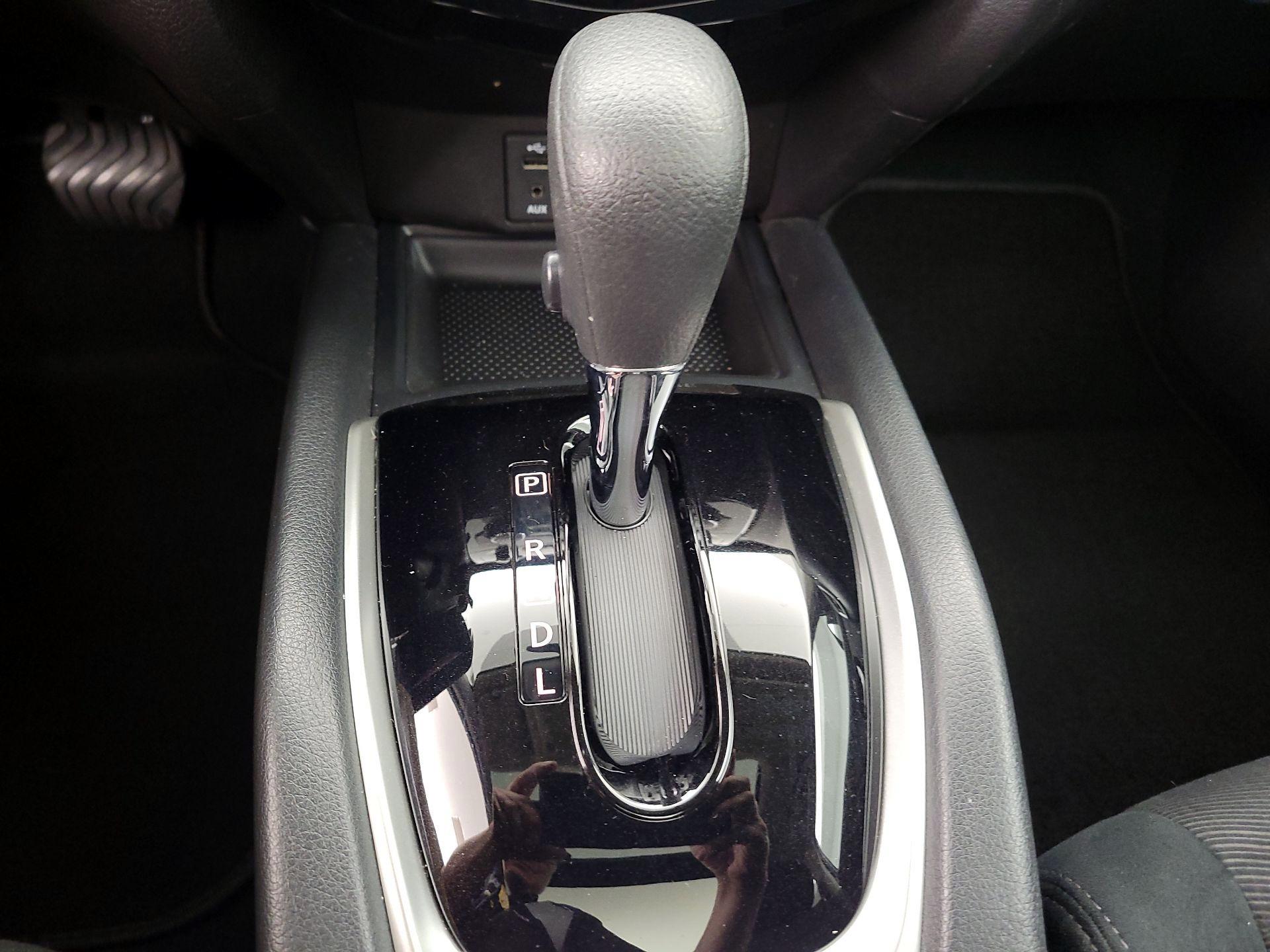 Thumbnail: 2016 Nissan Rogue - 17