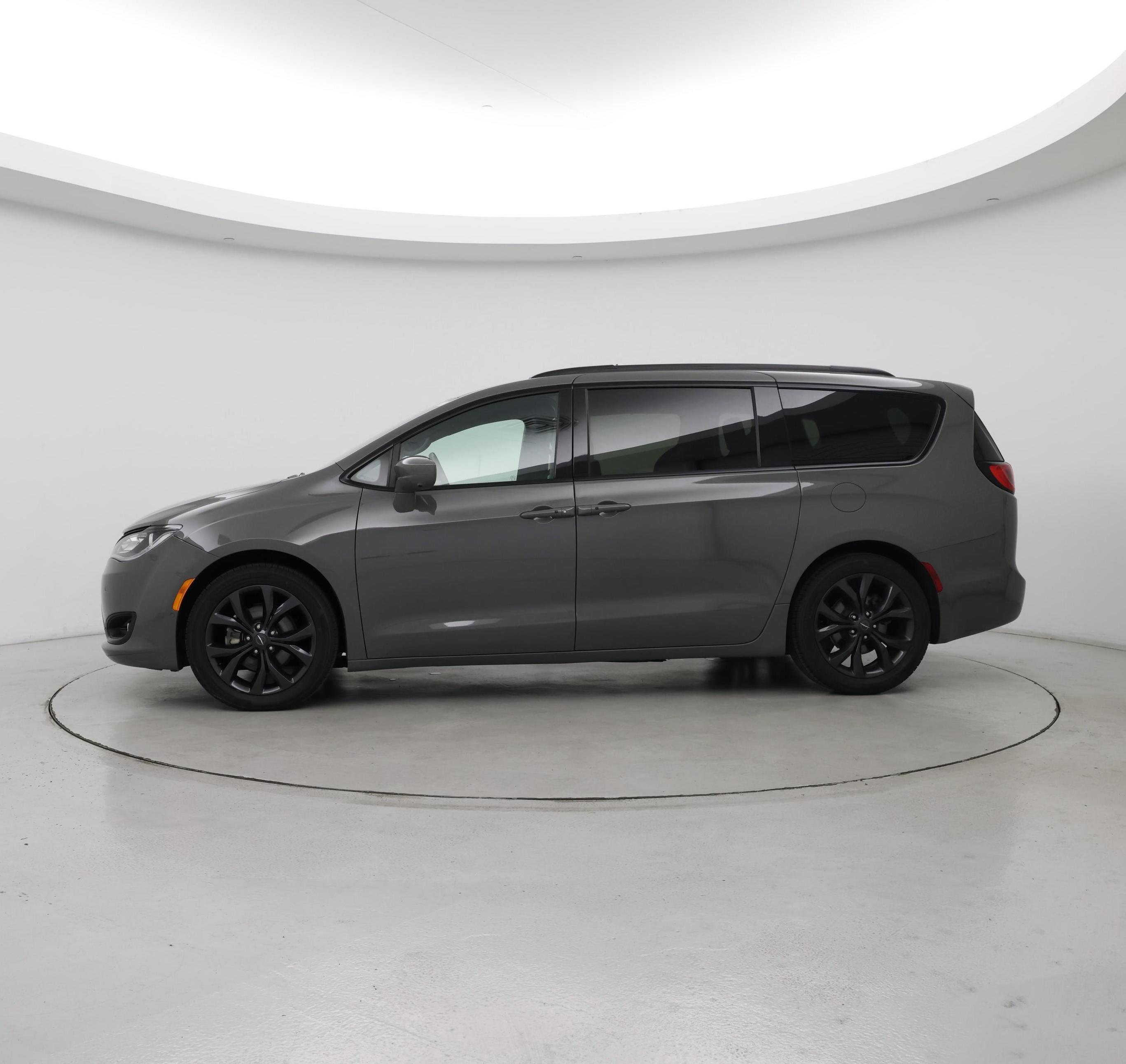Thumbnail: 2020 Chrysler Pacifica - 3