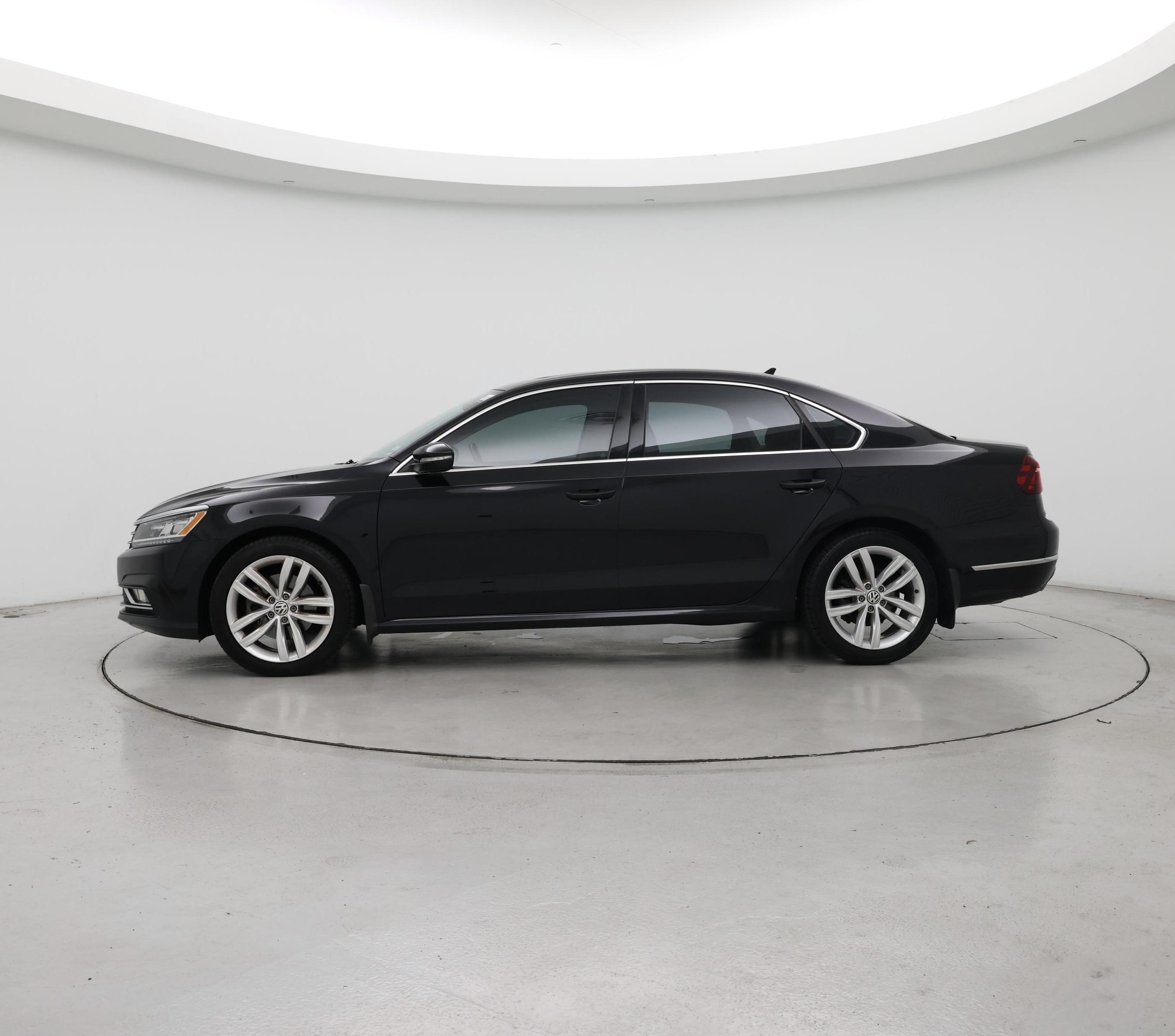 Thumbnail: 2018 Volkswagen Passat - 3