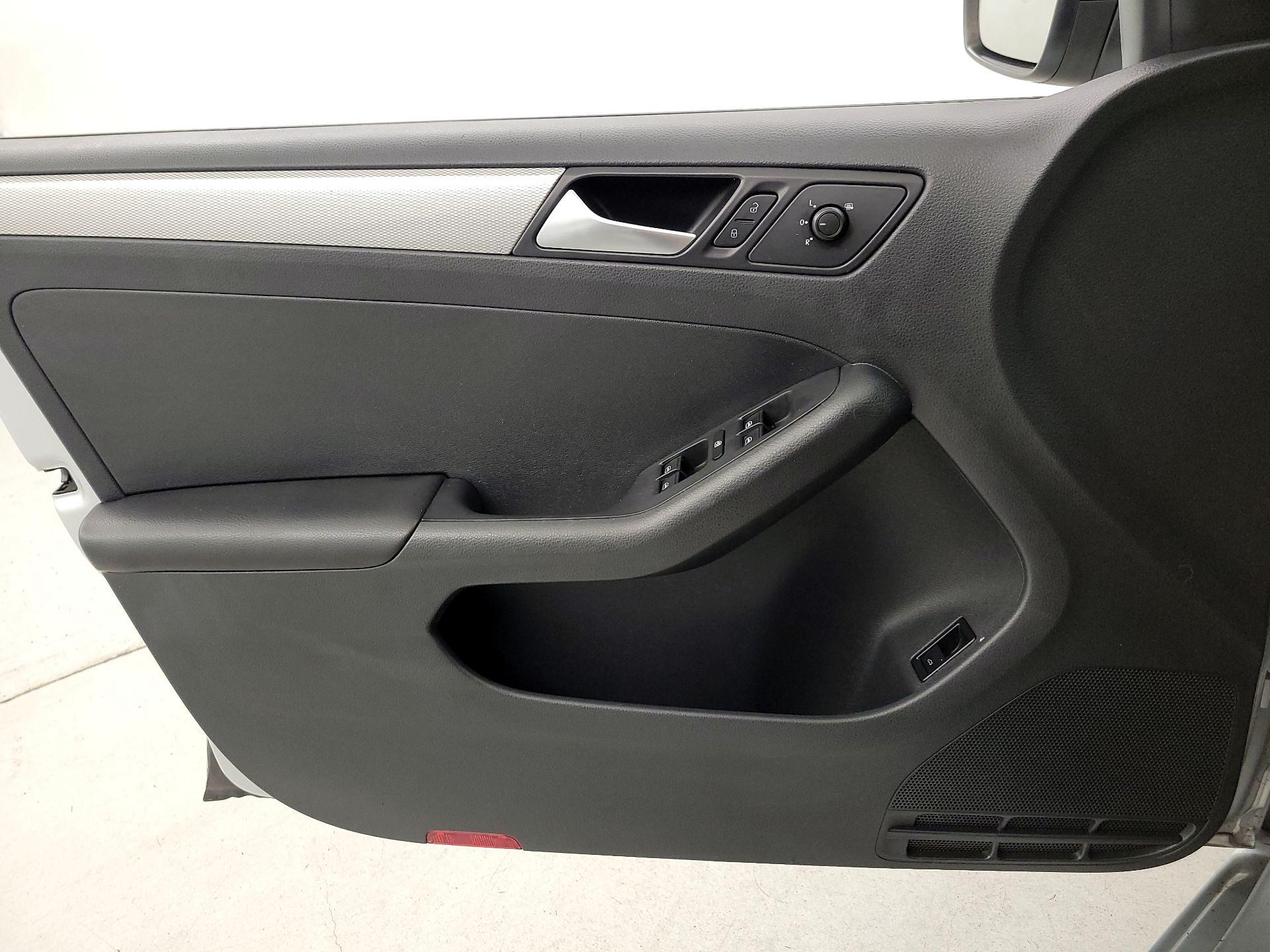 Thumbnail: 2015 Volkswagen Jetta - 12