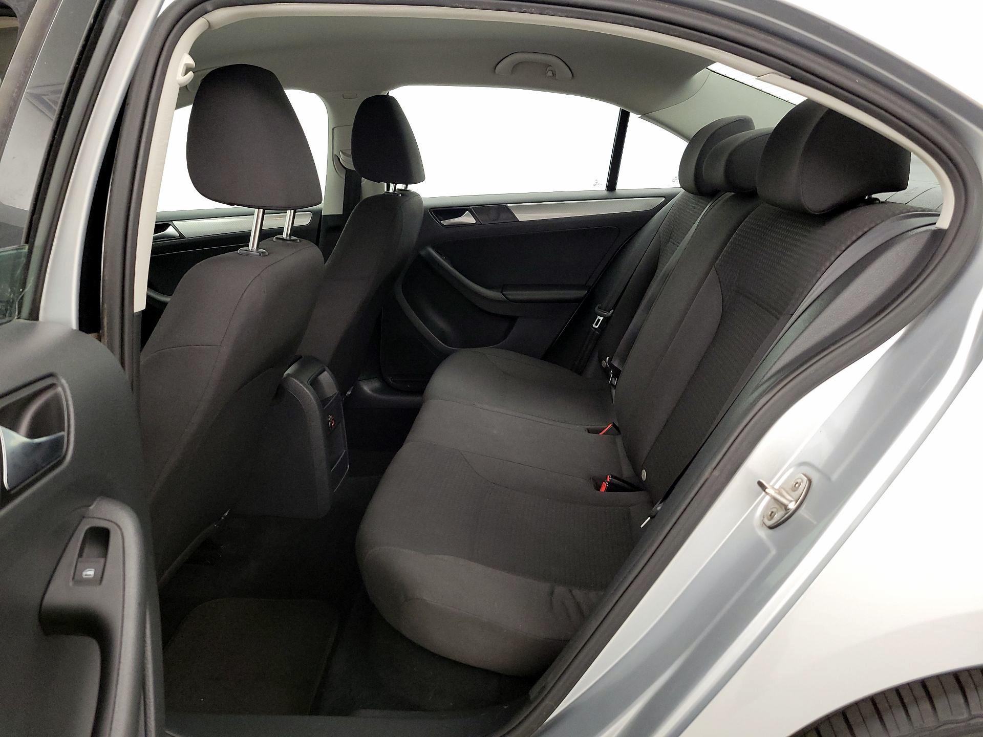 Thumbnail: 2015 Volkswagen Jetta - 18