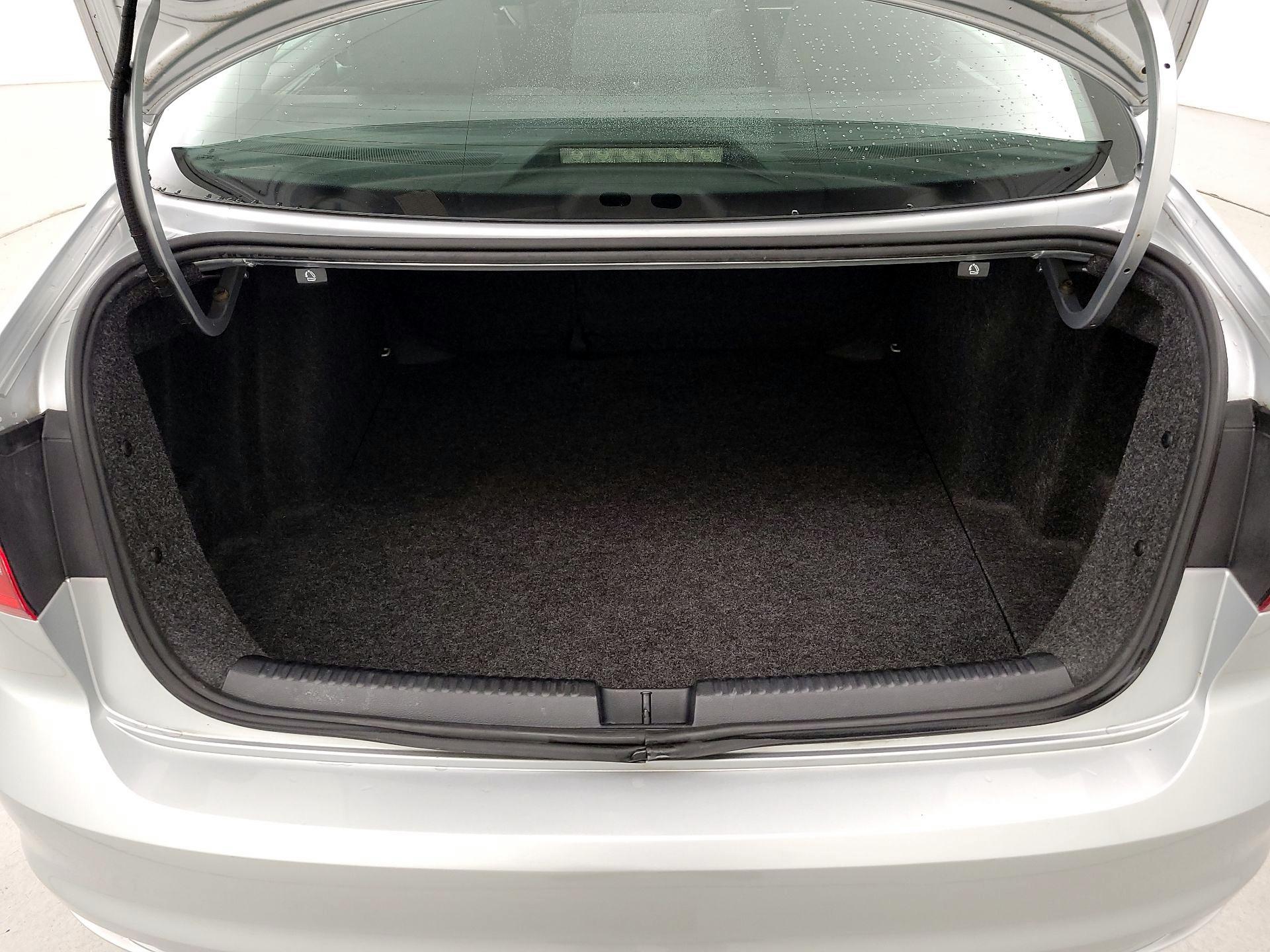 Thumbnail: 2015 Volkswagen Jetta - 19