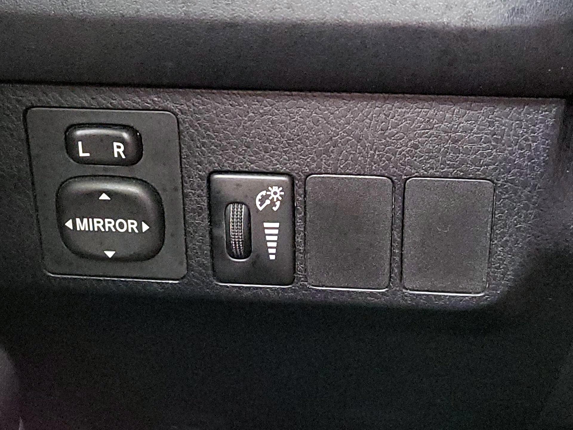 Thumbnail: 2016 Toyota RAV4 - 13