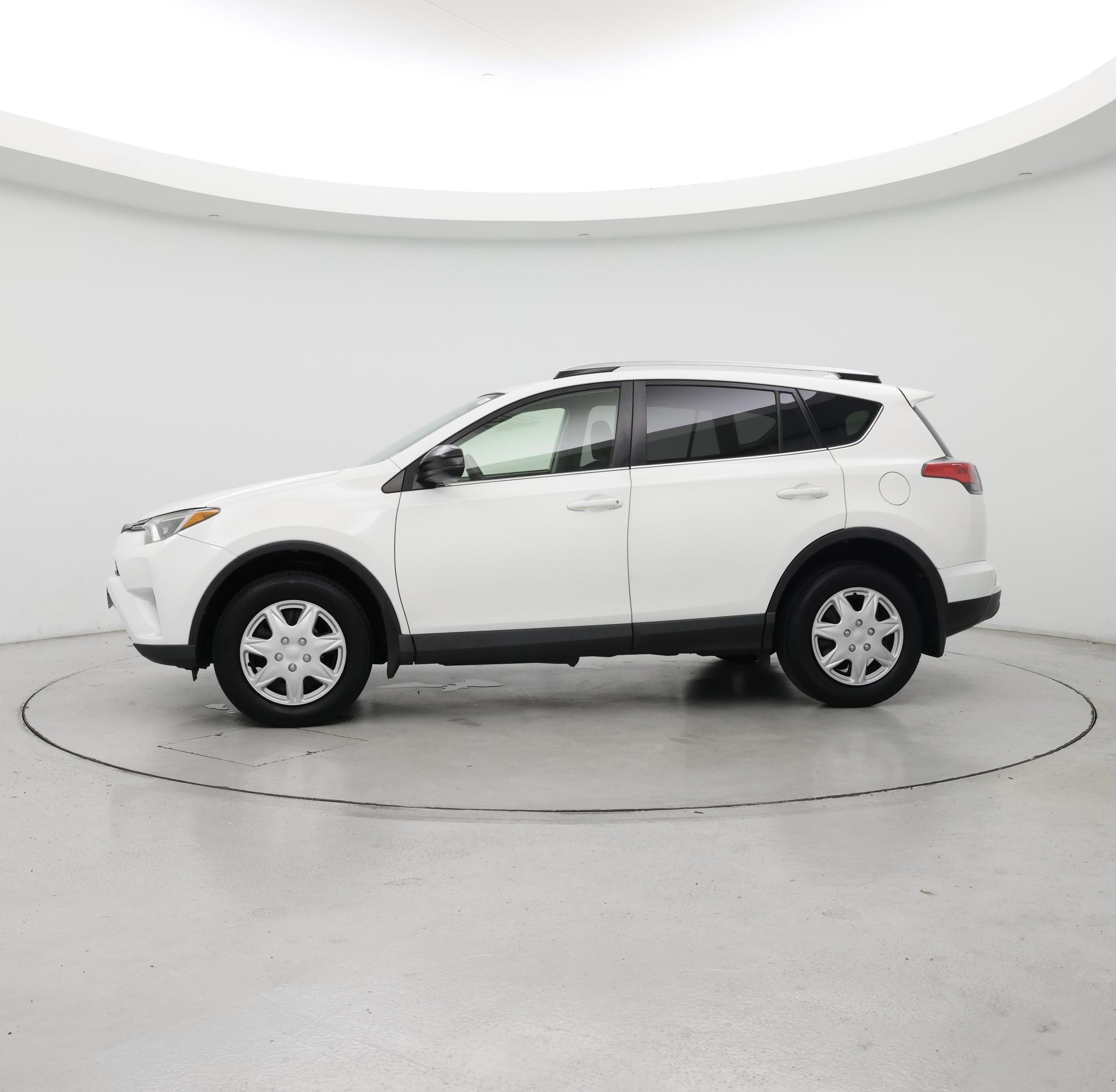Thumbnail: 2016 Toyota RAV4 - 3