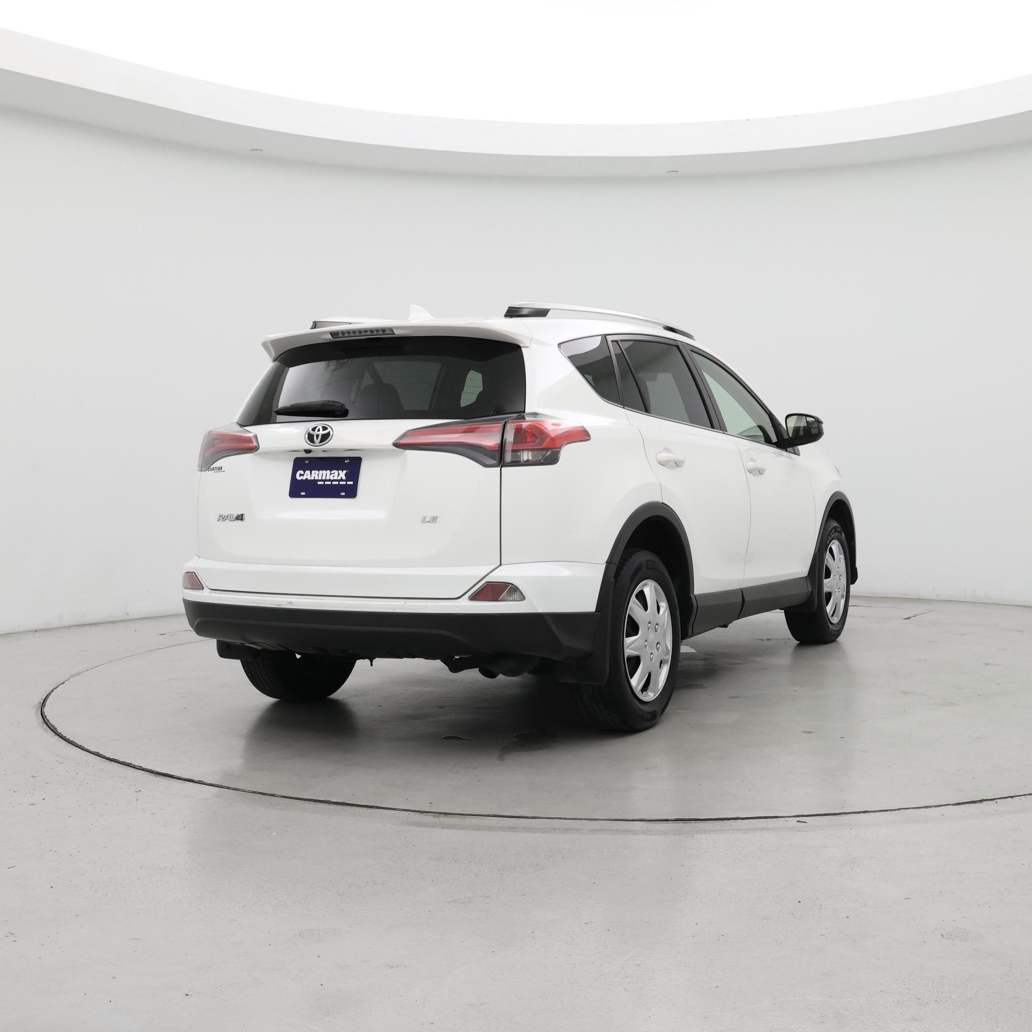 Thumbnail: 2016 Toyota RAV4 - 8