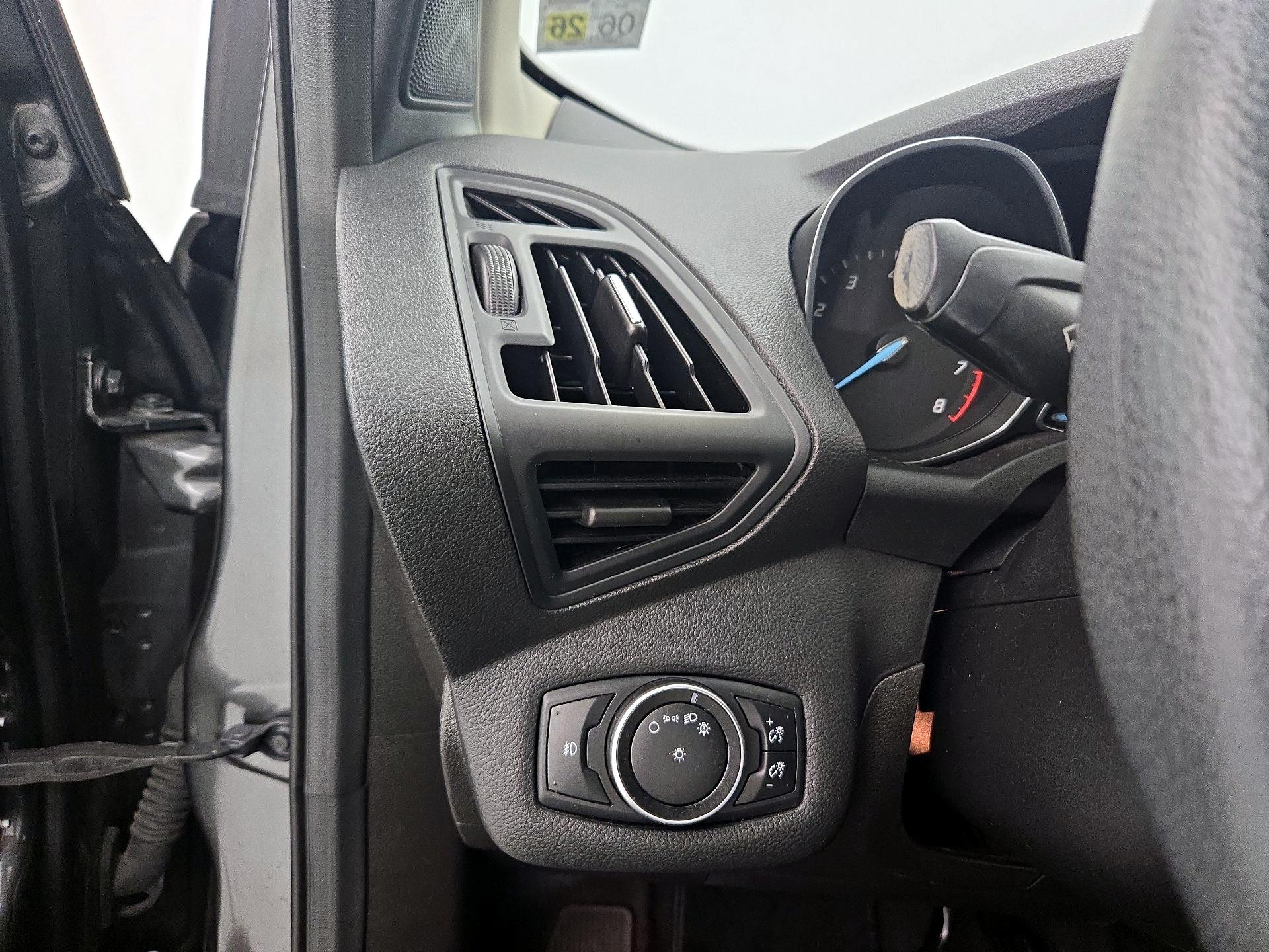 Thumbnail: 2015 Ford Escape - 13