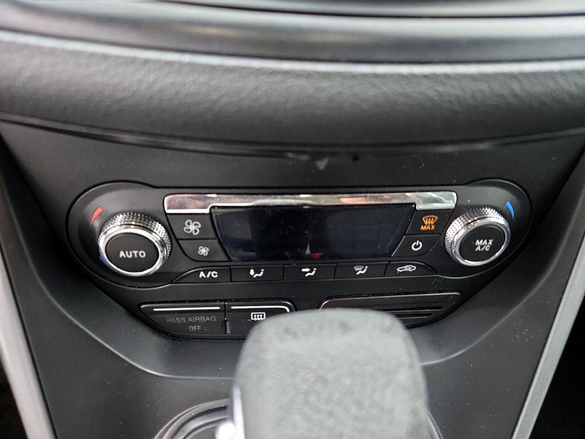 Thumbnail: 2015 Ford Escape - 16