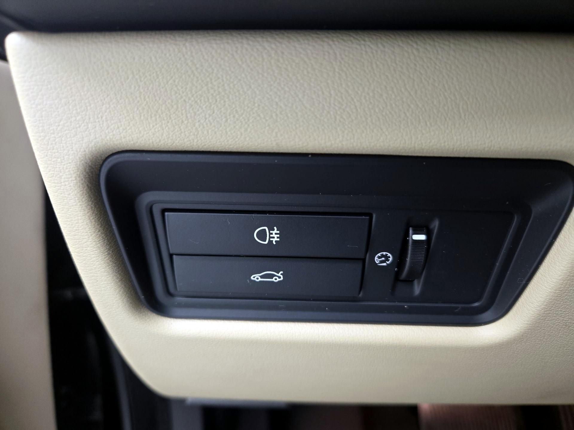 Thumbnail: 2015 Jaguar XF - 13