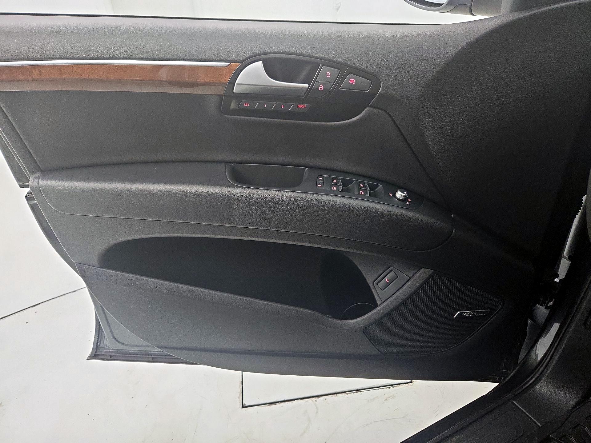 Thumbnail: 2015 Audi Q7 - 12