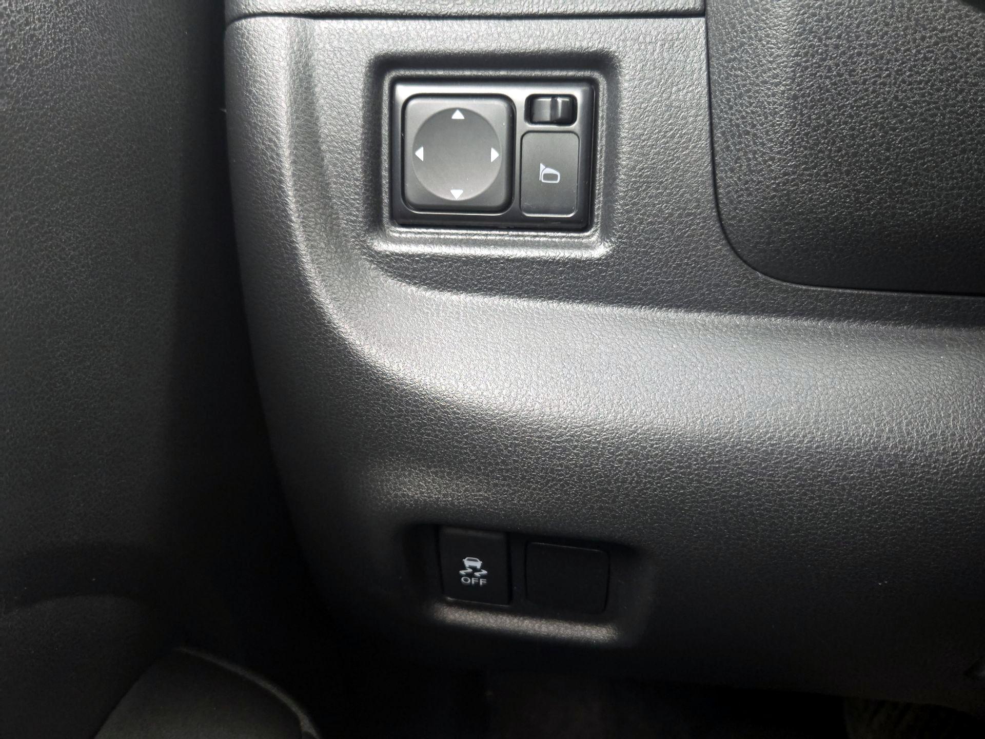 Thumbnail: 2016 Nissan Versa - 13