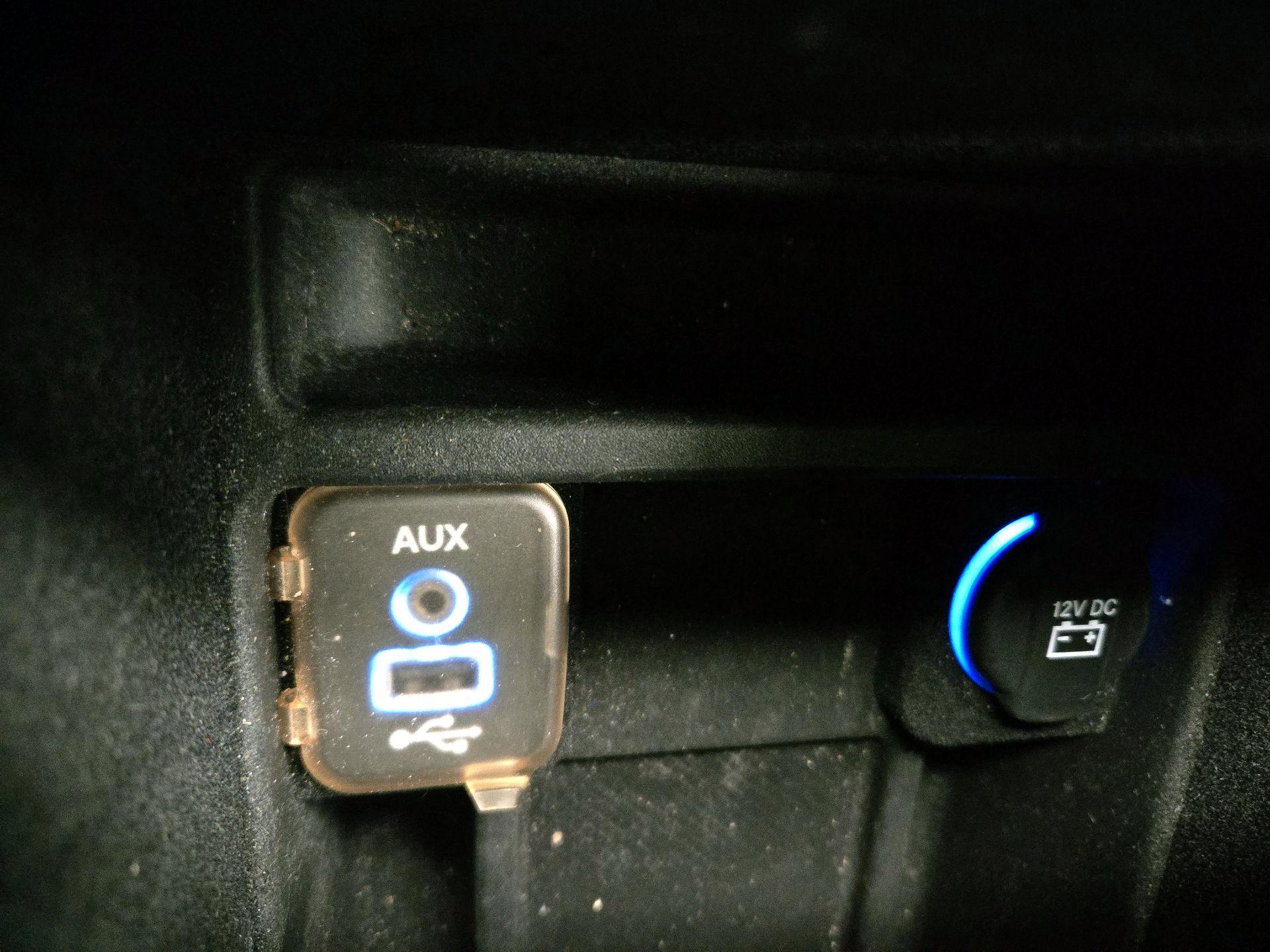 Thumbnail: 2014 Dodge Charger - 17