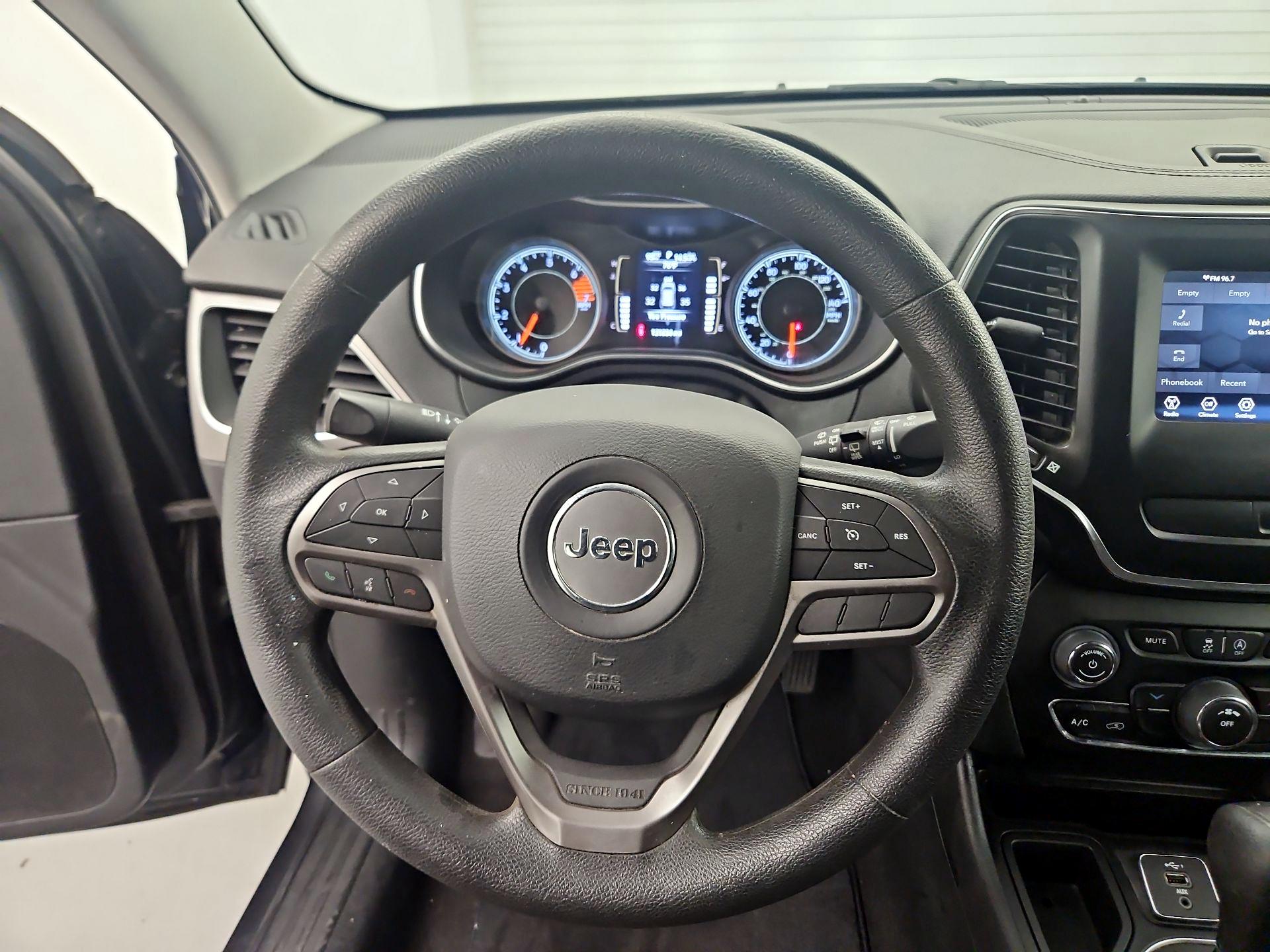 Thumbnail: 2019 Jeep Cherokee - 10