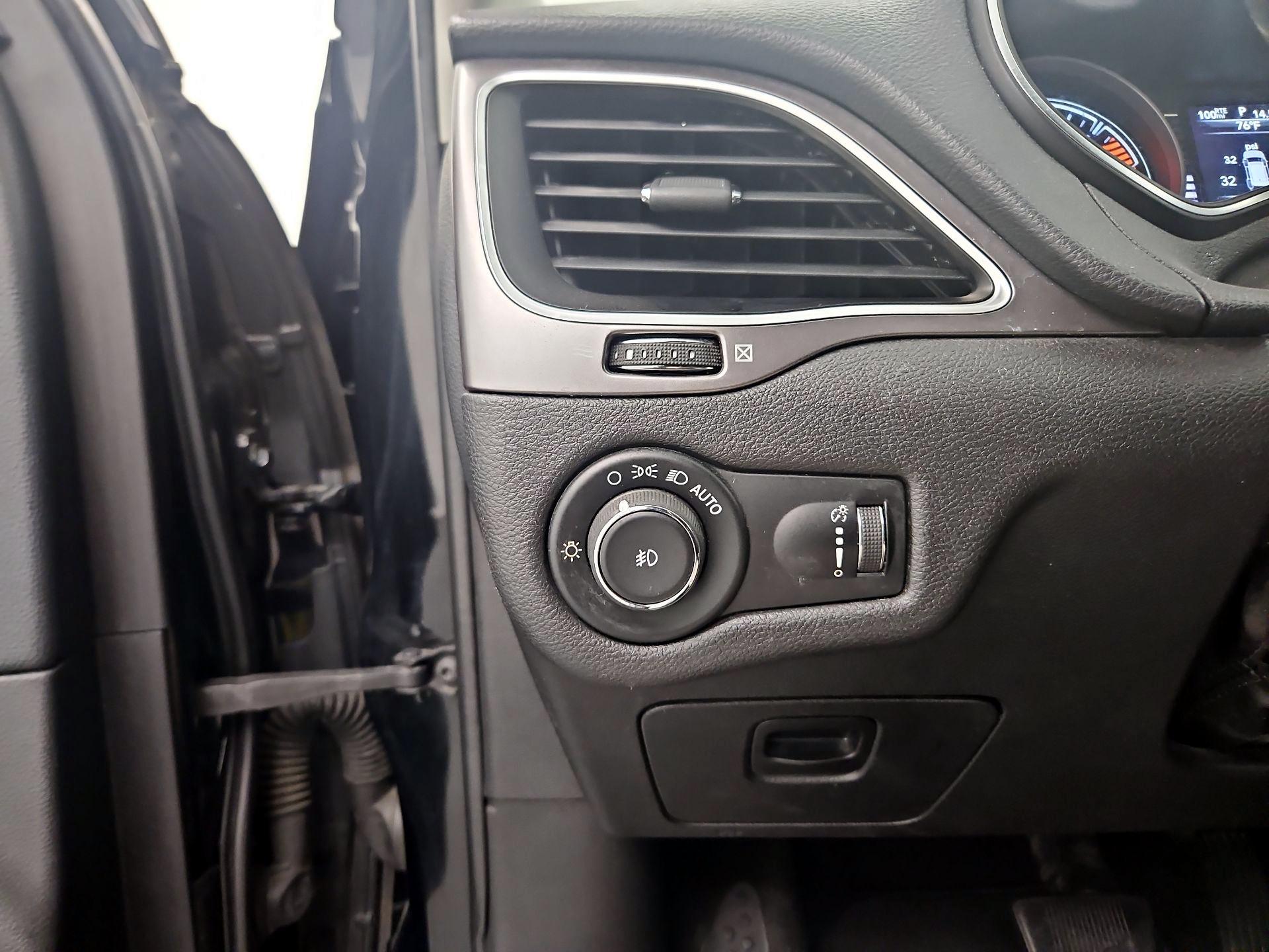 Thumbnail: 2019 Jeep Cherokee - 13