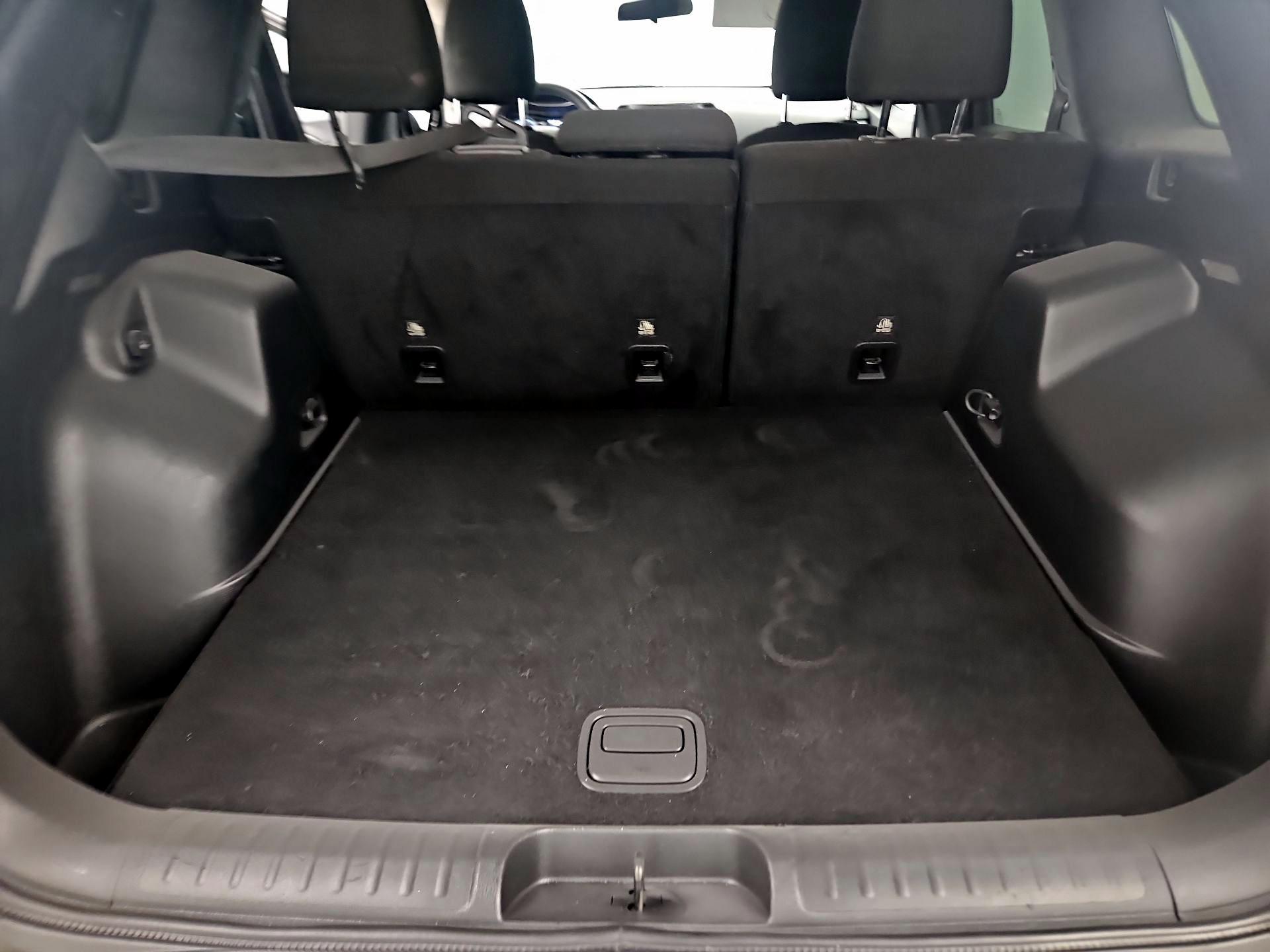 Thumbnail: 2019 Jeep Cherokee - 20