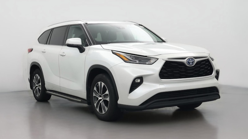 2022 Toyota Highlander XLE Hero Image