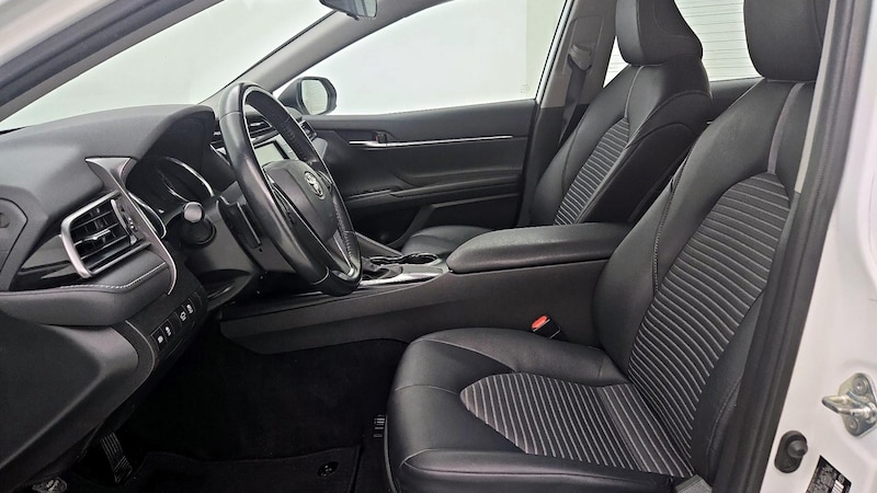 2020 Toyota Camry SE 11
