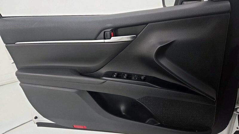 2020 Toyota Camry SE 12