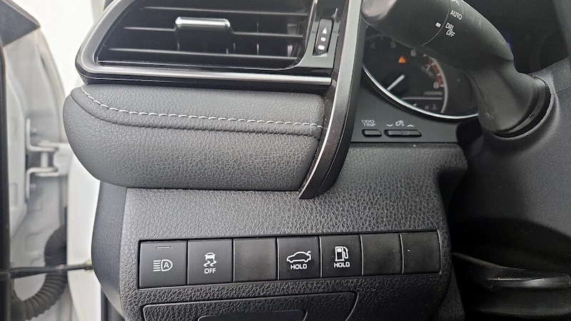 2020 Toyota Camry SE 13