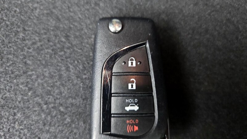 2020 Toyota Camry SE 22
