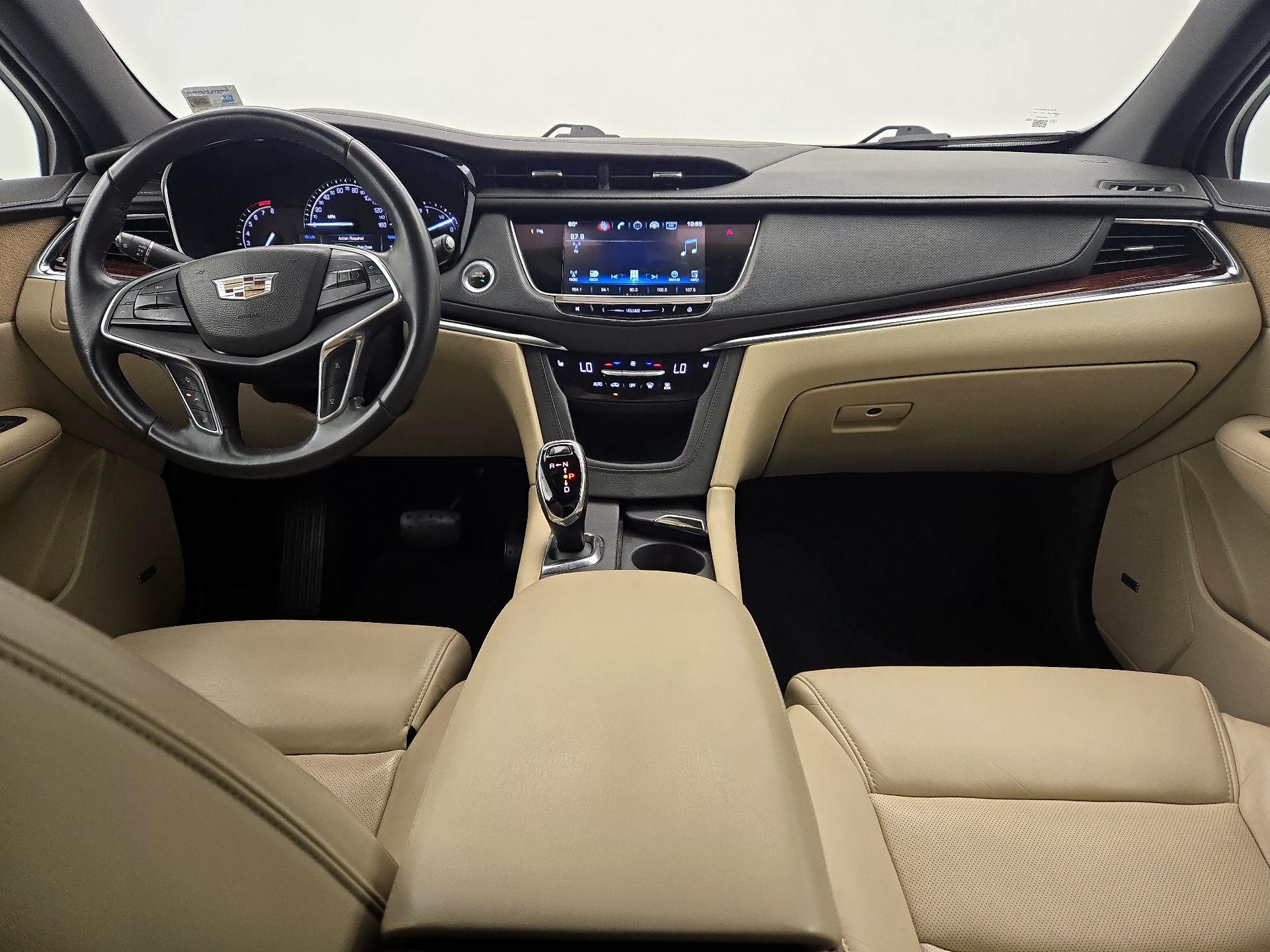 Thumbnail: 2017 Cadillac XT5 - 9