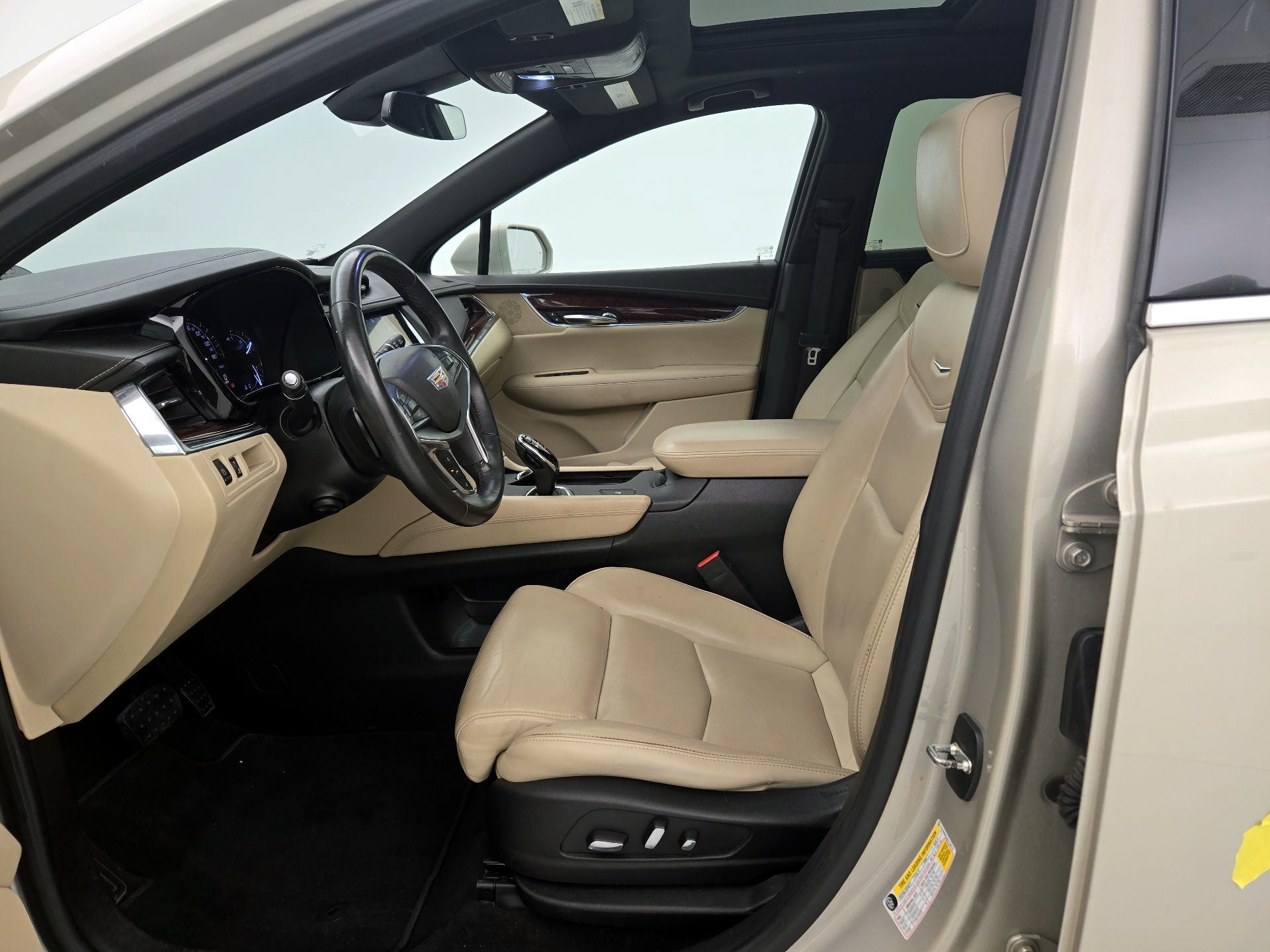 Thumbnail: 2017 Cadillac XT5 - 11