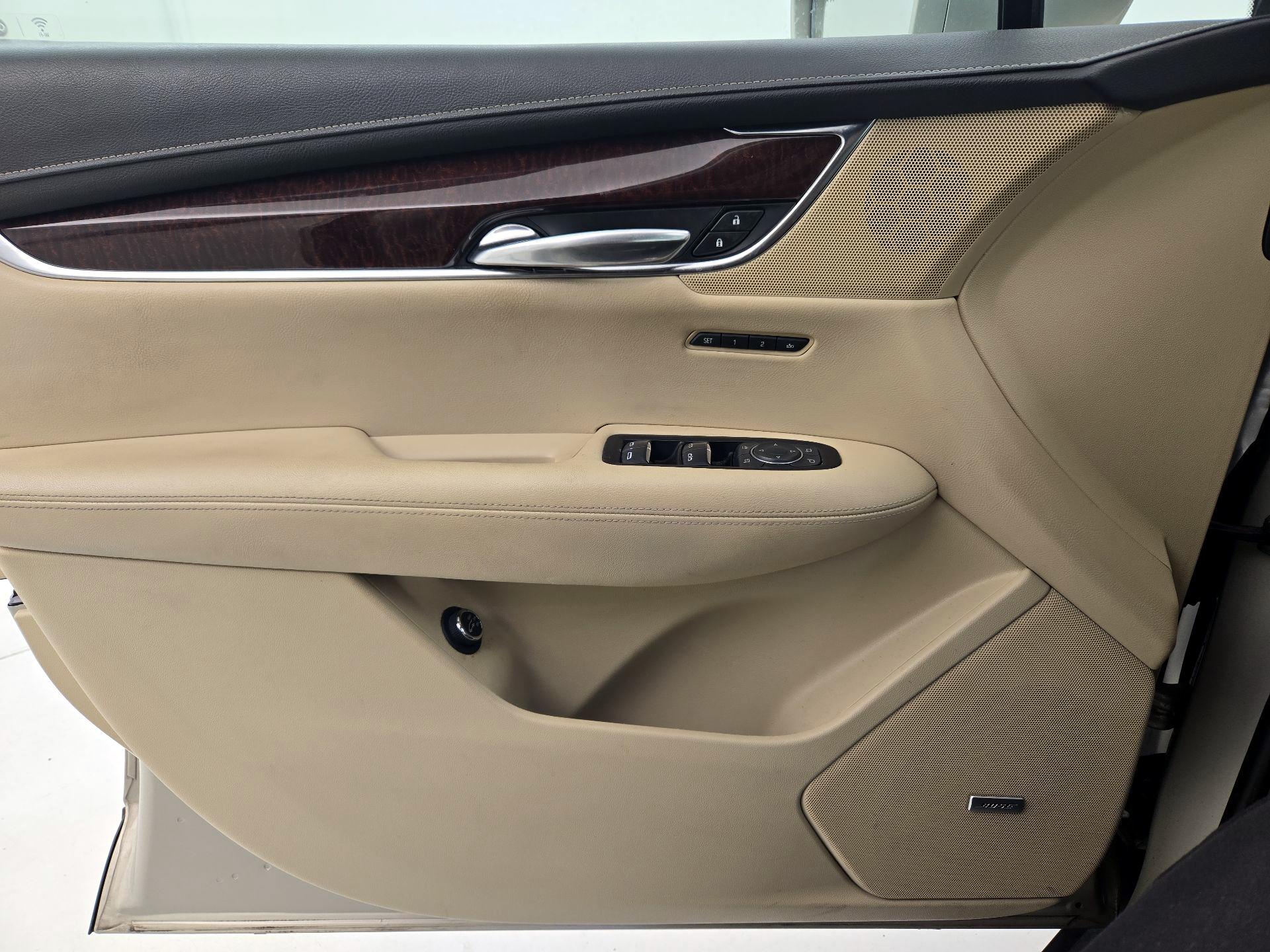 Thumbnail: 2017 Cadillac XT5 - 12