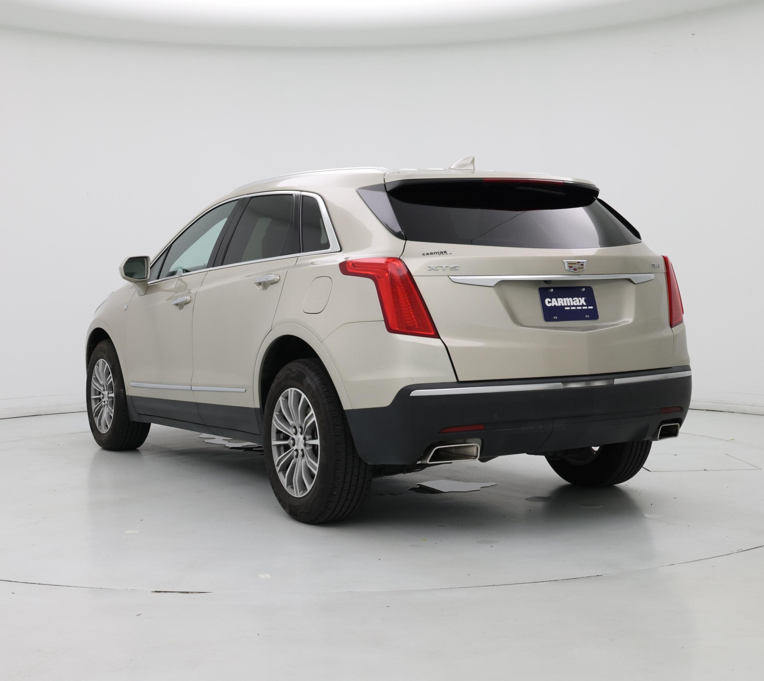 Thumbnail: 2017 Cadillac XT5 - 2