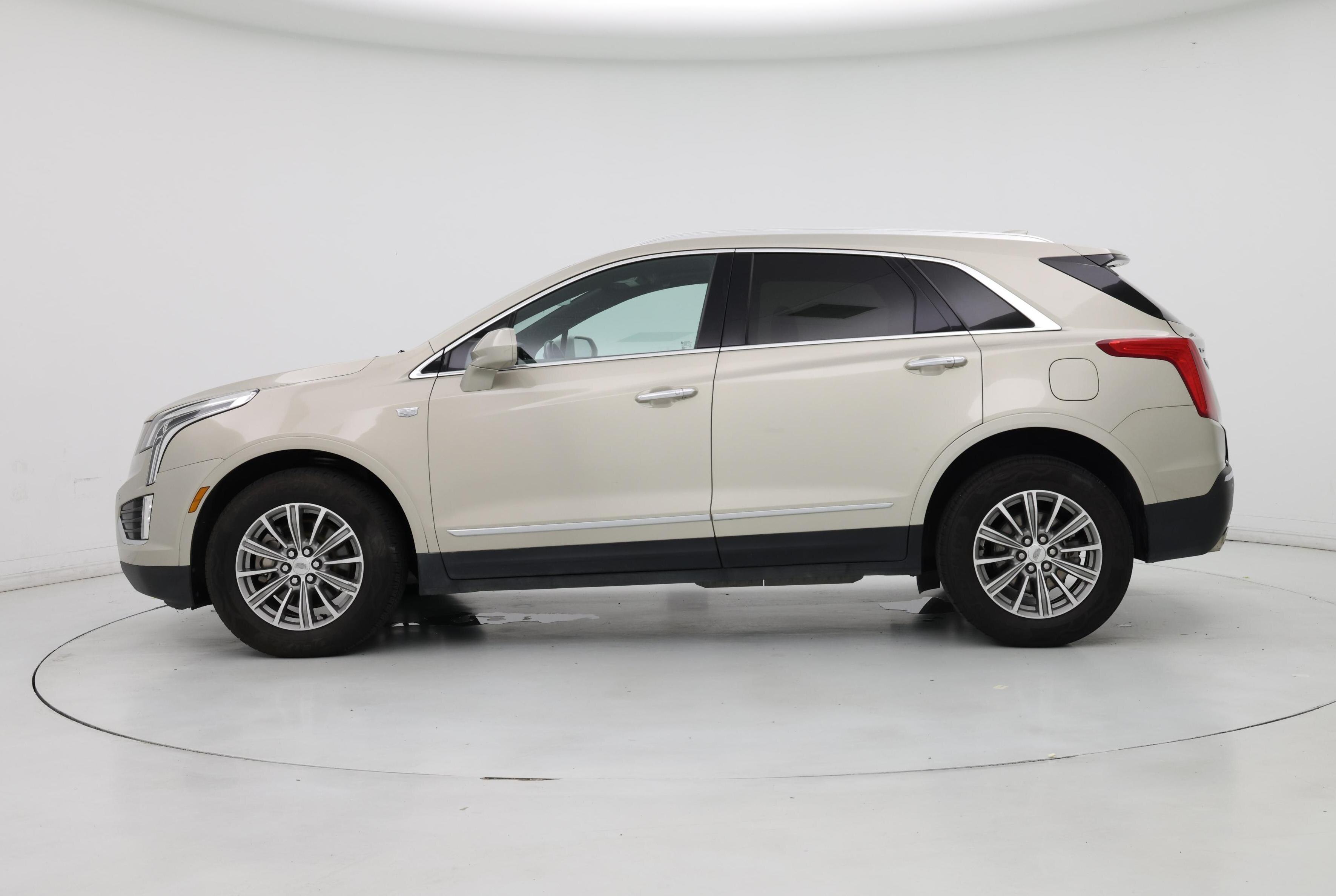 Thumbnail: 2017 Cadillac XT5 - 3