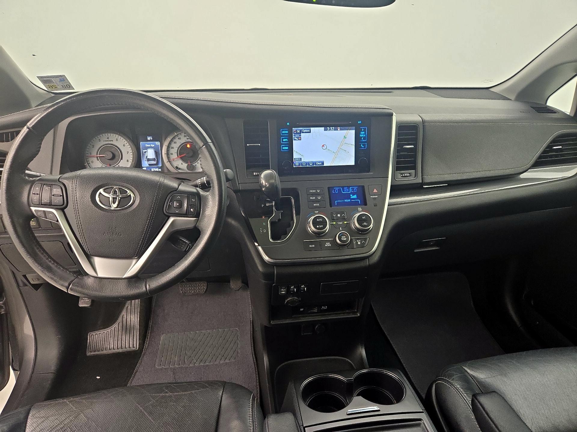 Thumbnail: 2016 Toyota Sienna - 9
