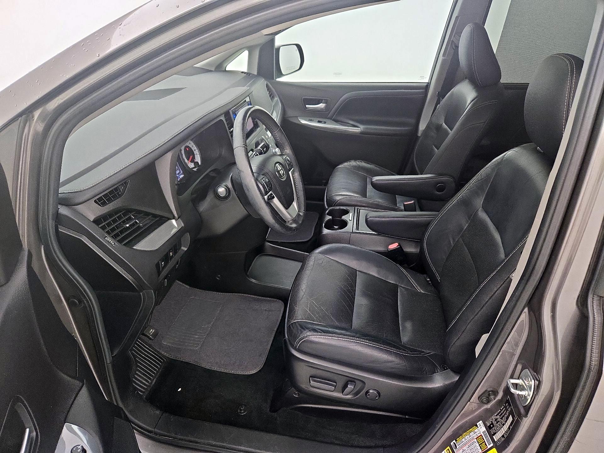 Thumbnail: 2016 Toyota Sienna - 11