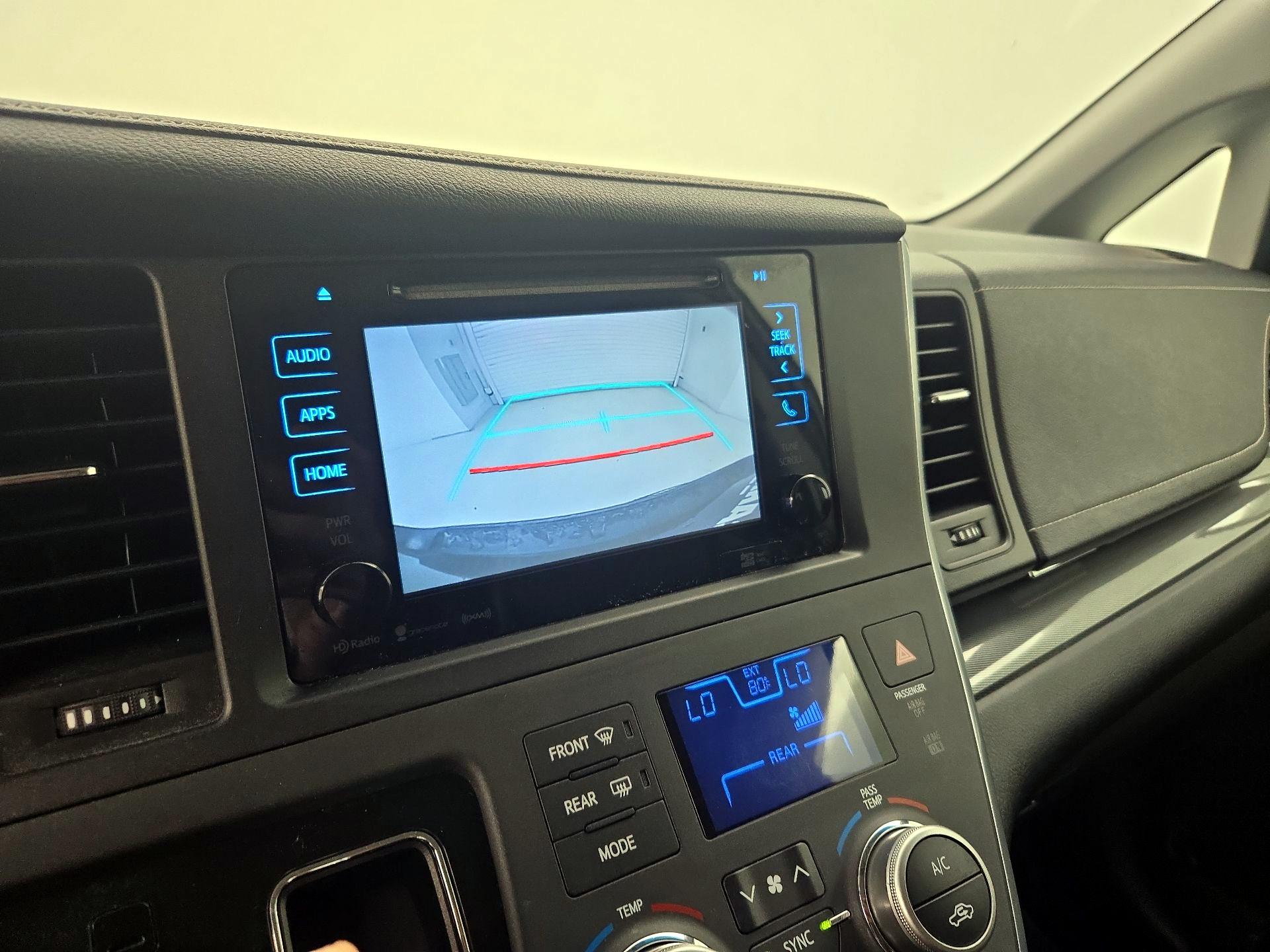 Thumbnail: 2016 Toyota Sienna - 15