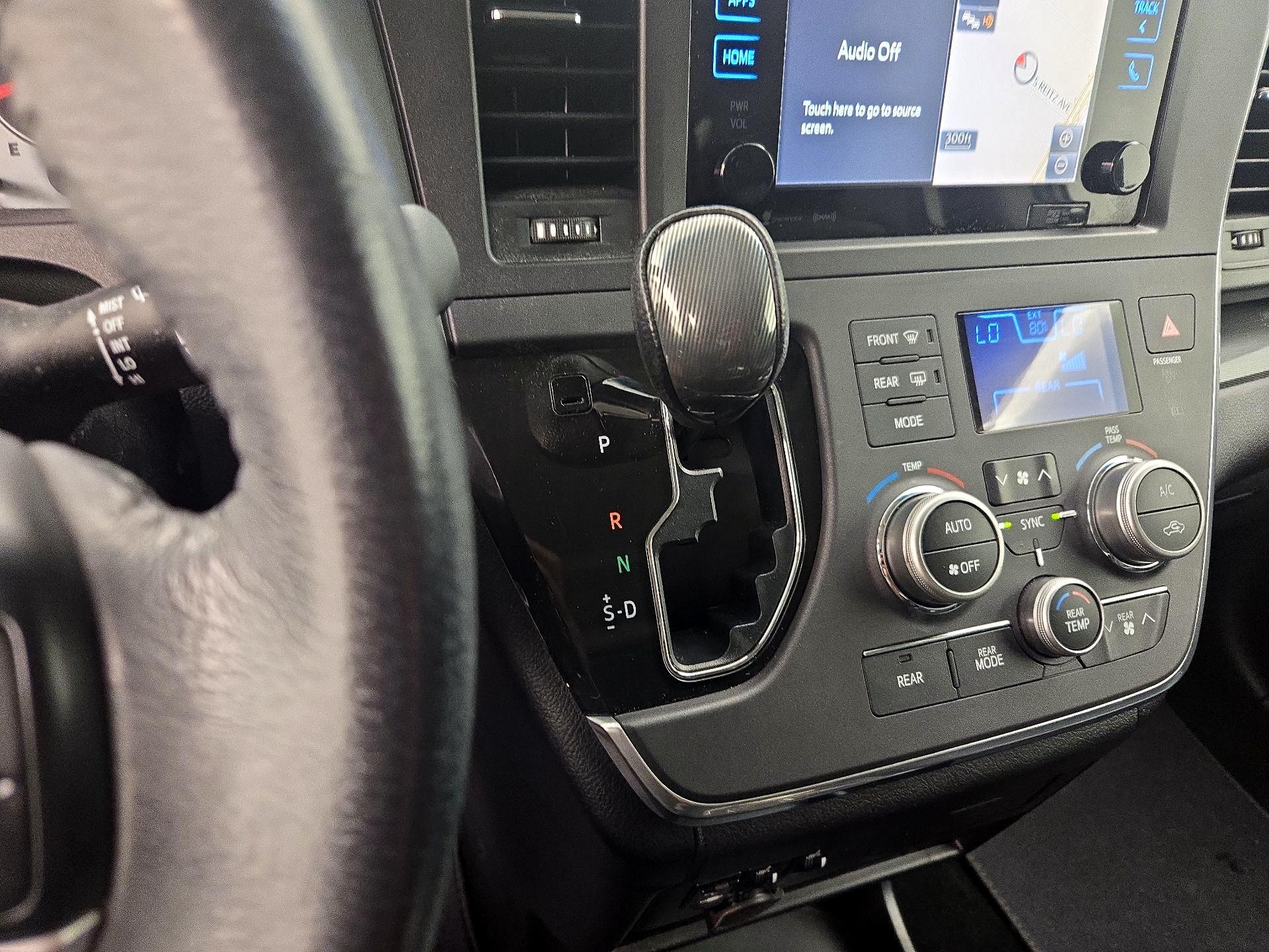 Thumbnail: 2016 Toyota Sienna - 18