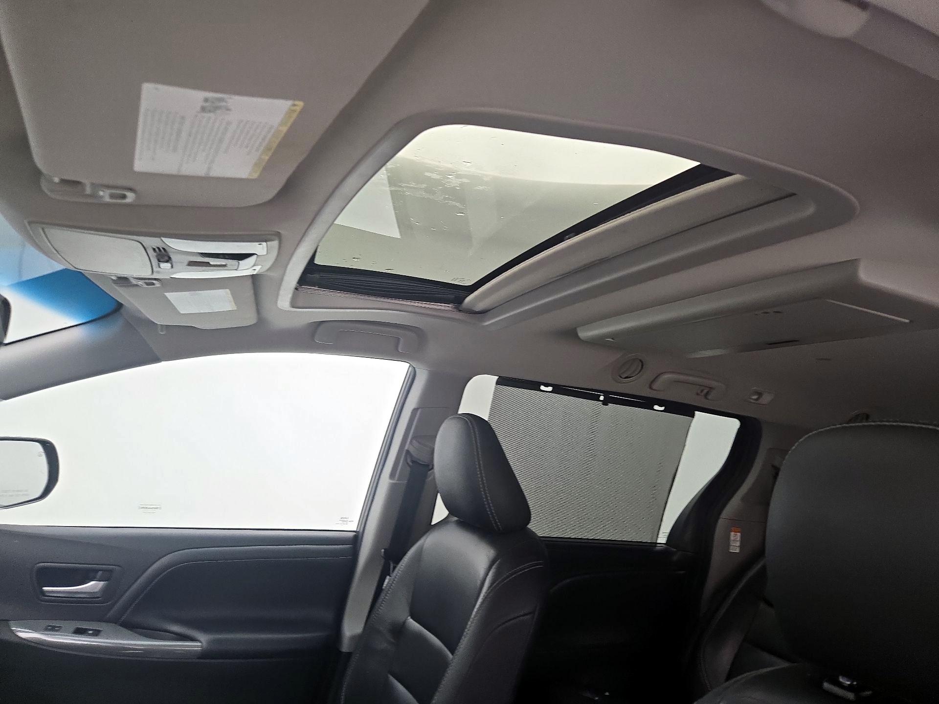 Thumbnail: 2016 Toyota Sienna - 20