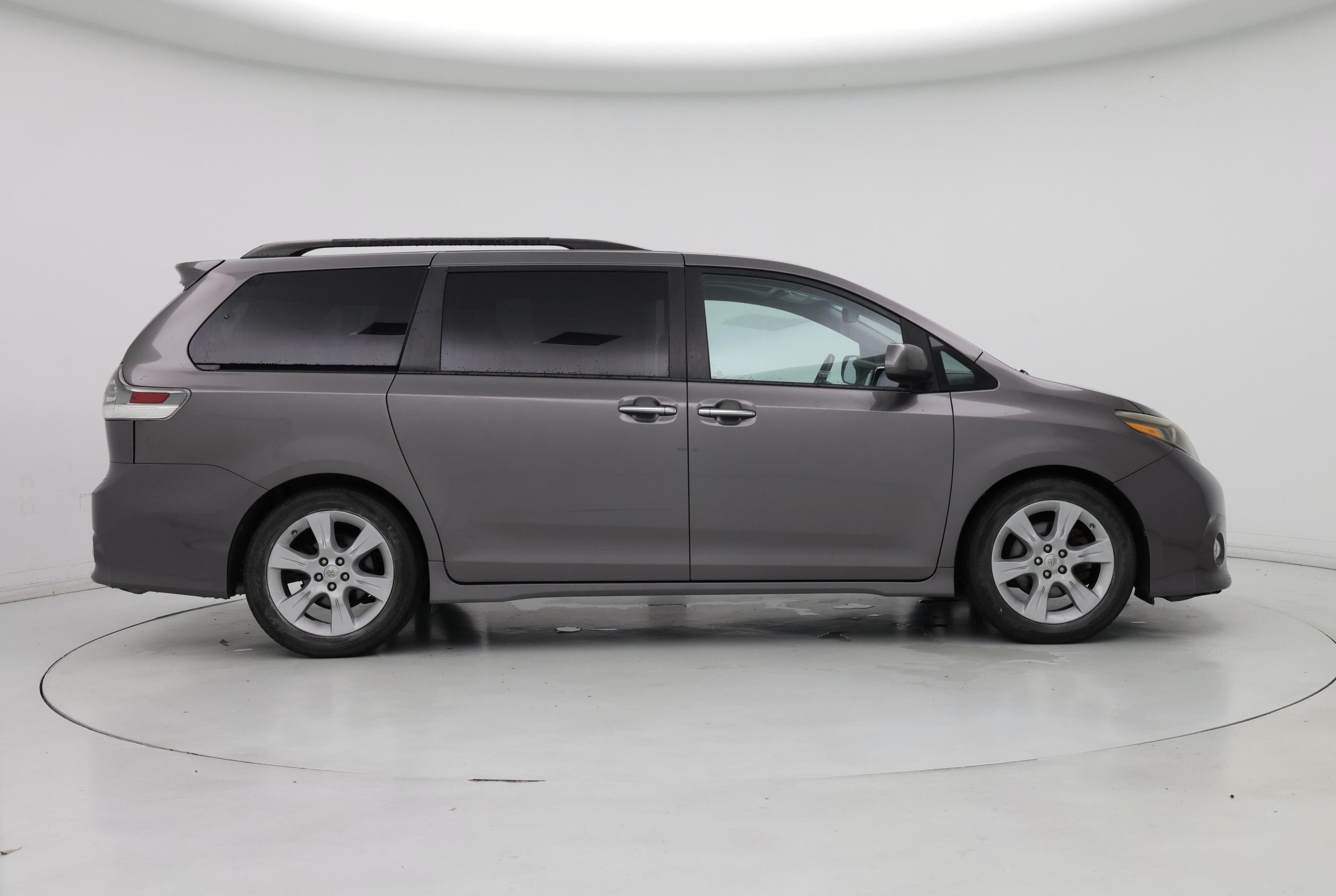 Thumbnail: 2016 Toyota Sienna - 7