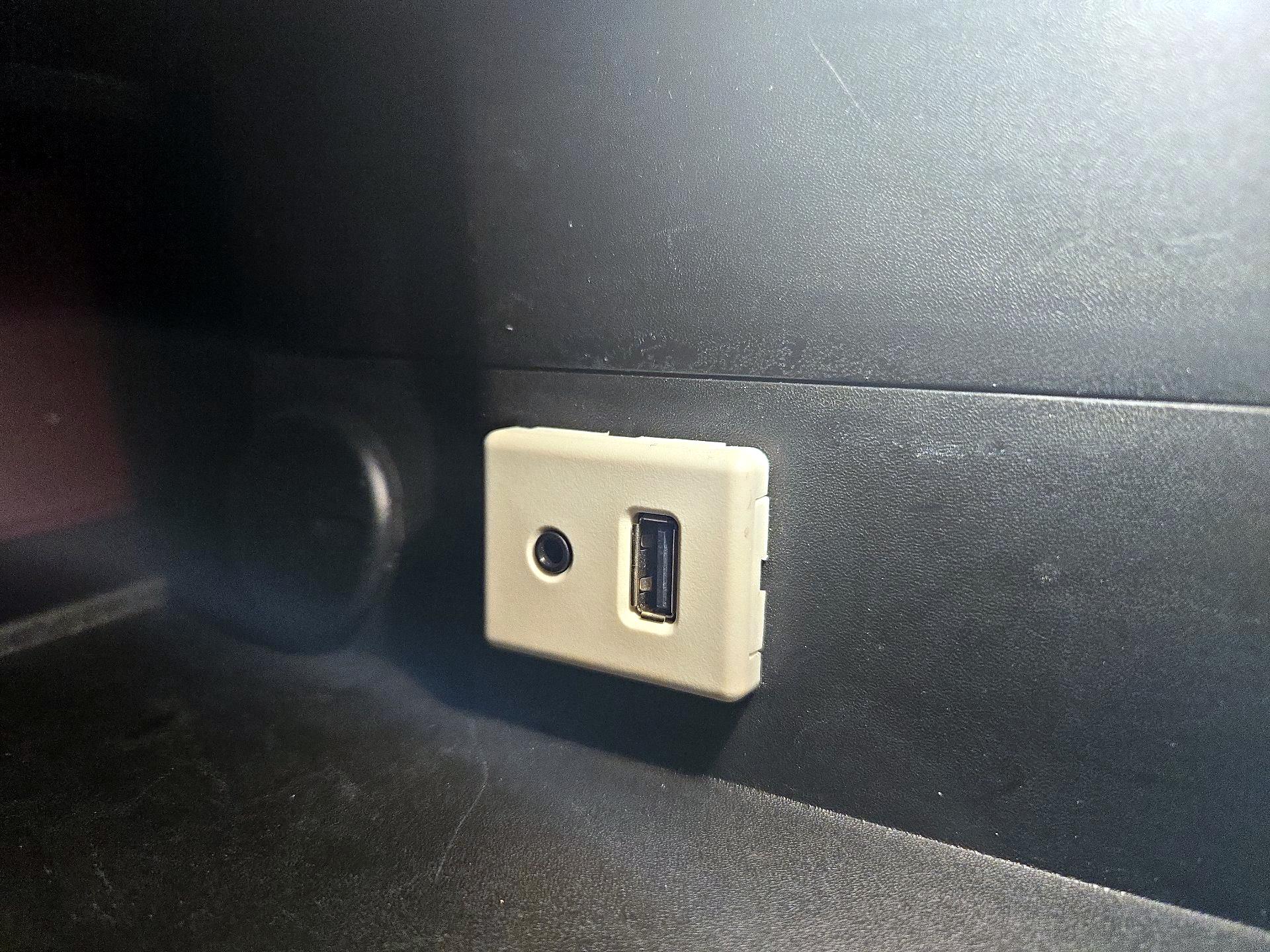 Thumbnail: 2014 Chevrolet Equinox - 17