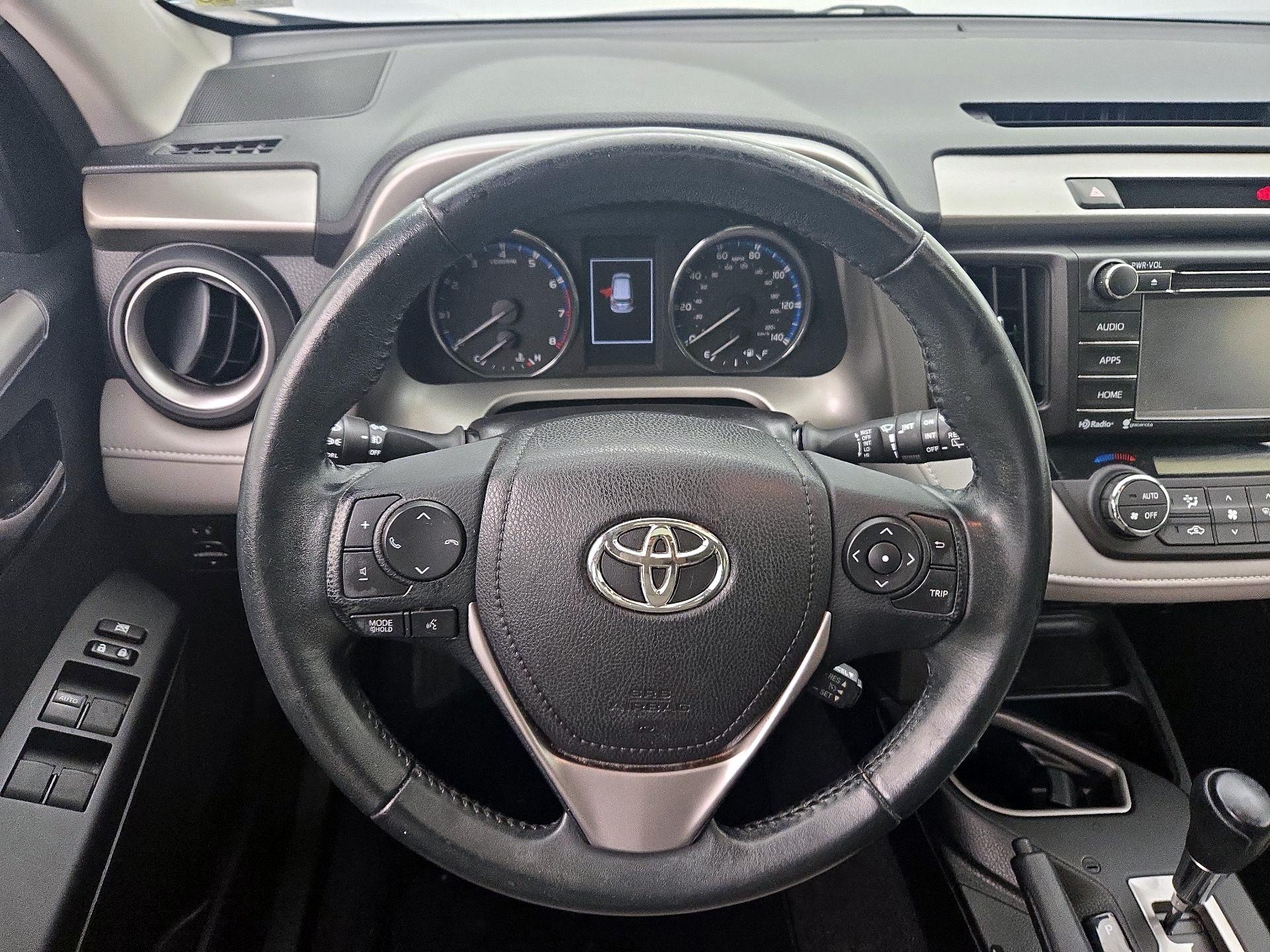 Thumbnail: 2016 Toyota RAV4 - 10