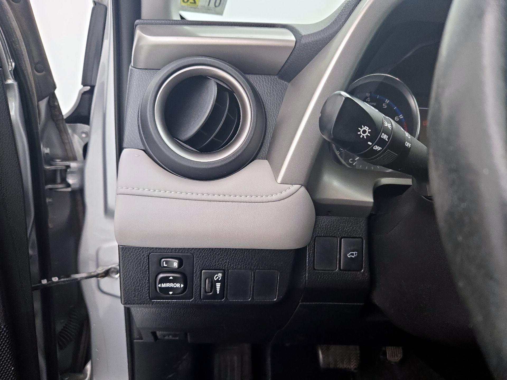 Thumbnail: 2016 Toyota RAV4 - 13