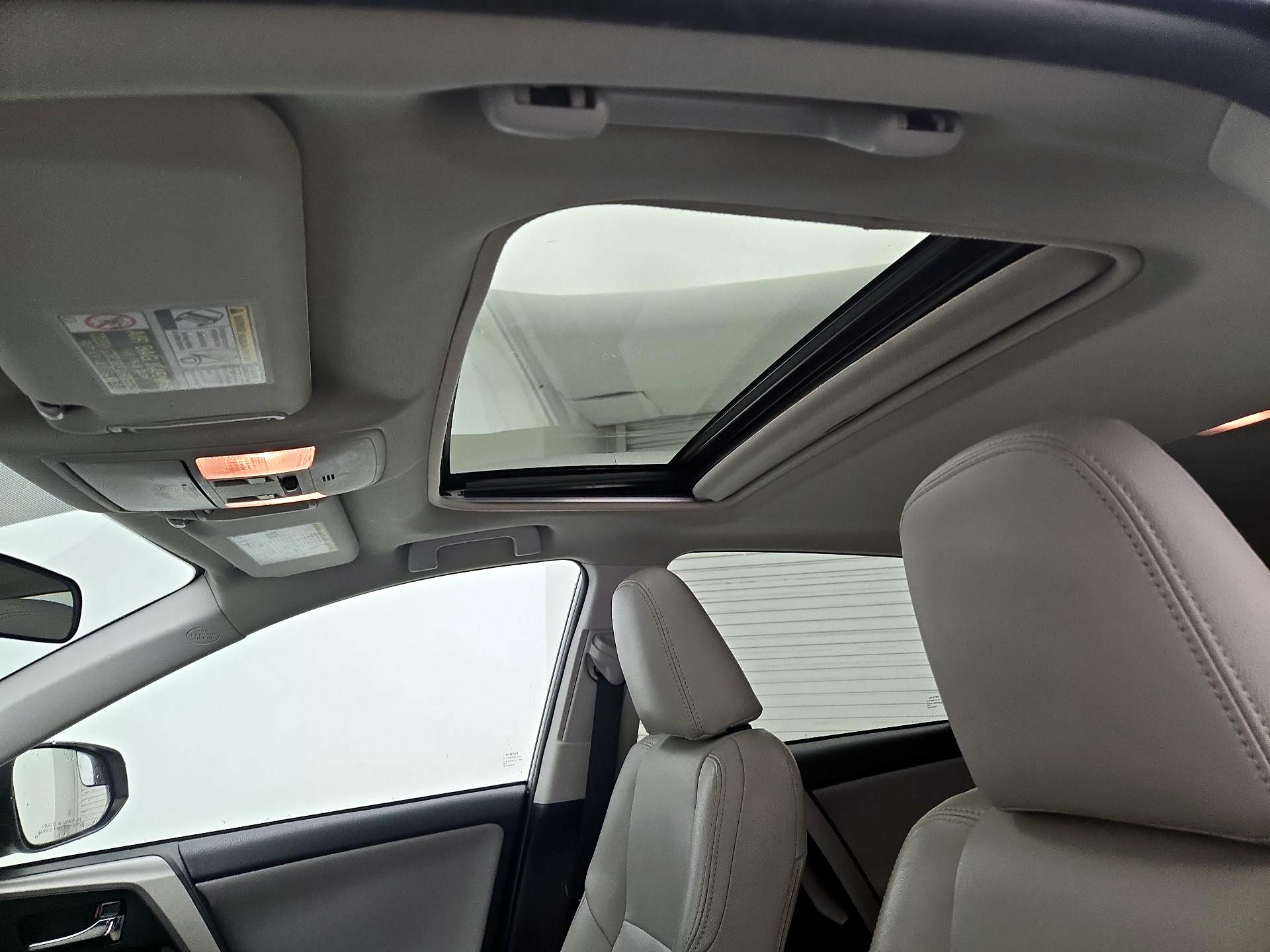 Thumbnail: 2016 Toyota RAV4 - 19